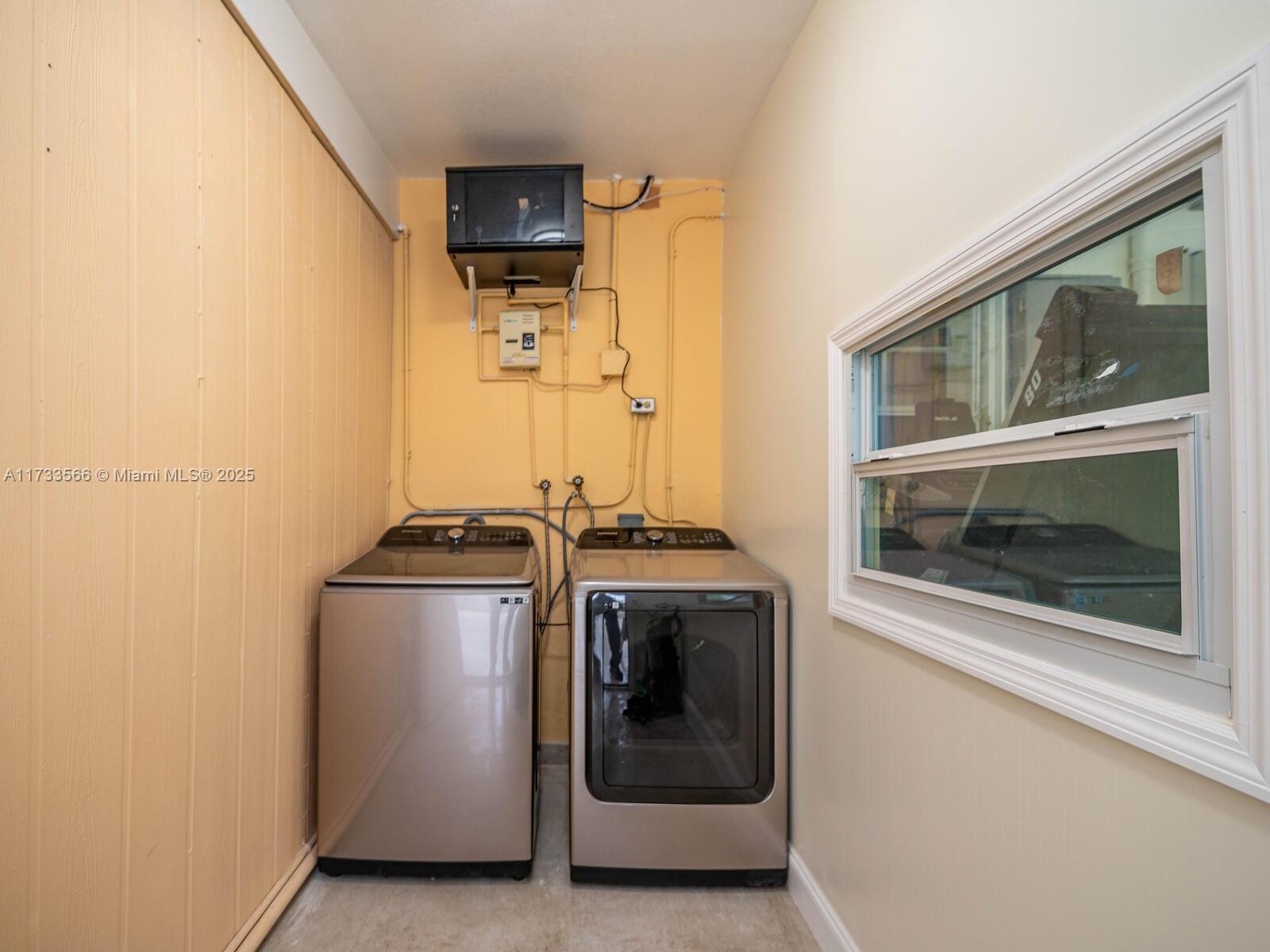 TAMIAMI GARDENS - Residential