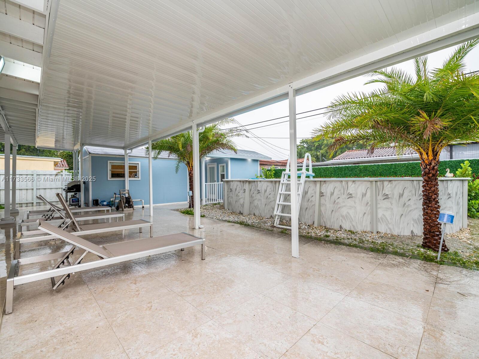 TAMIAMI GARDENS - Residential