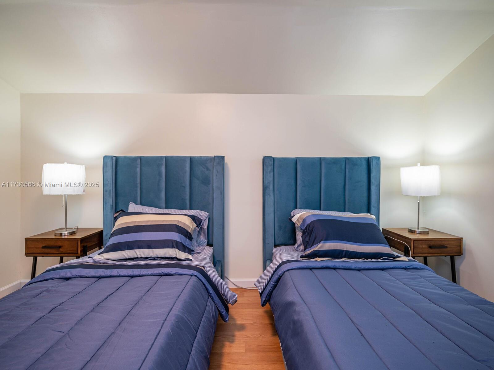 TAMIAMI GARDENS - Residential