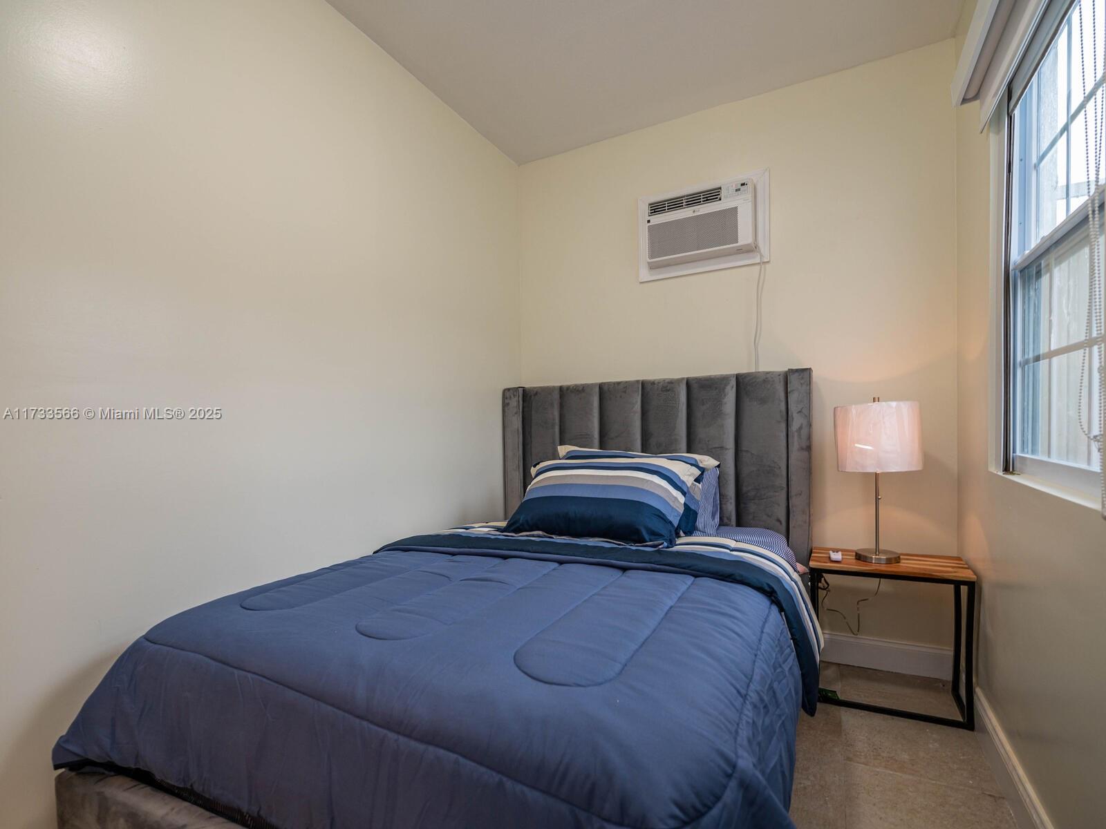 TAMIAMI GARDENS - Residential