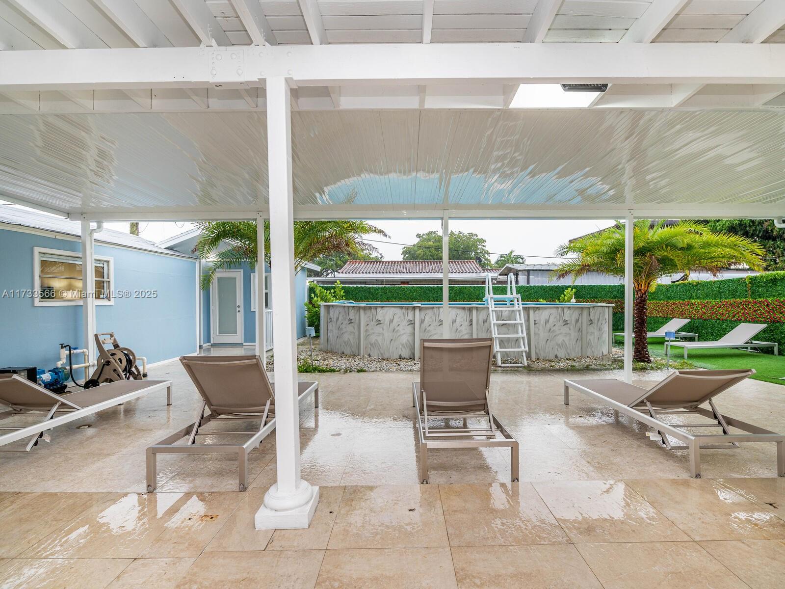 TAMIAMI GARDENS - Residential