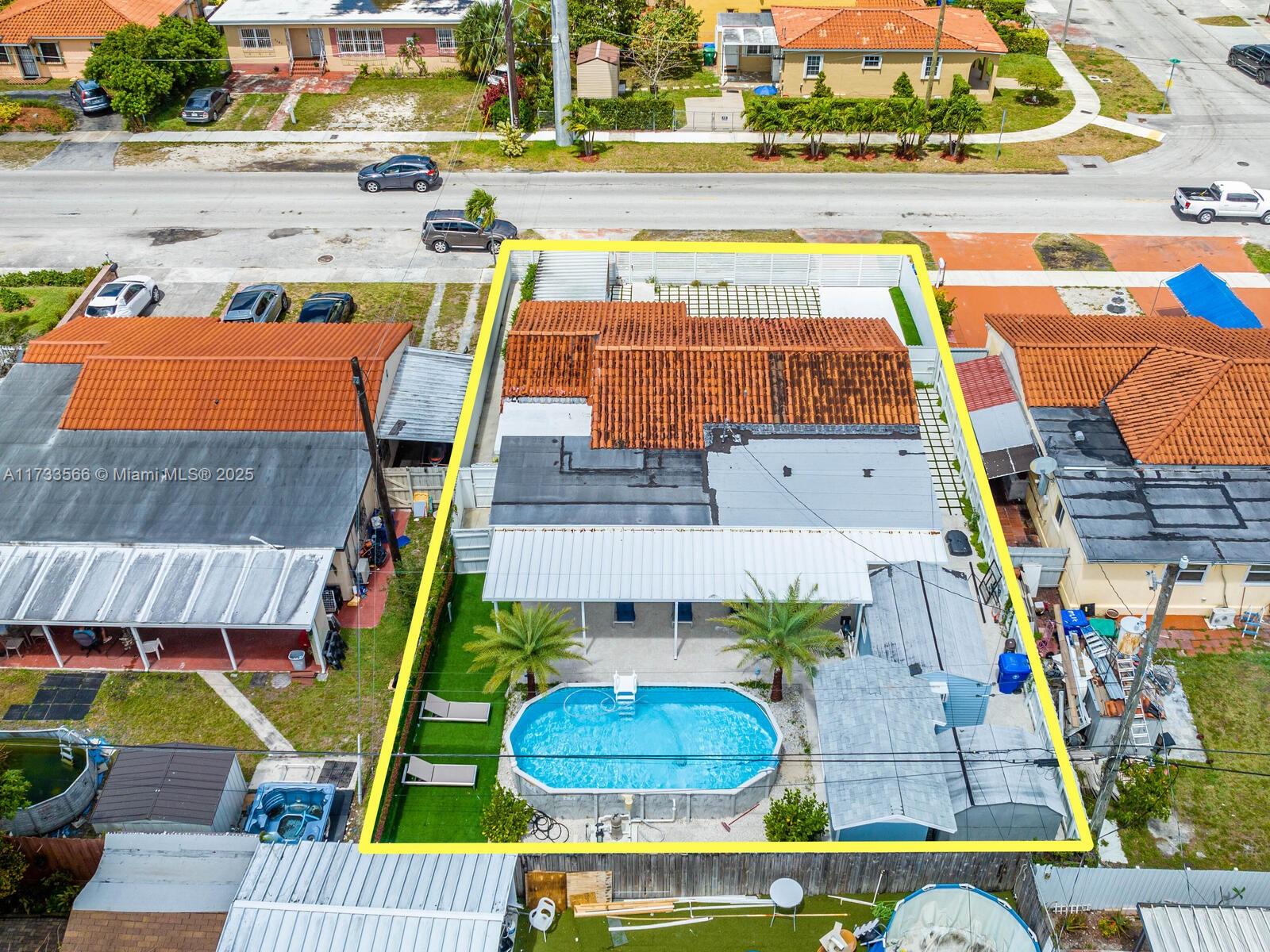 TAMIAMI GARDENS - Residential