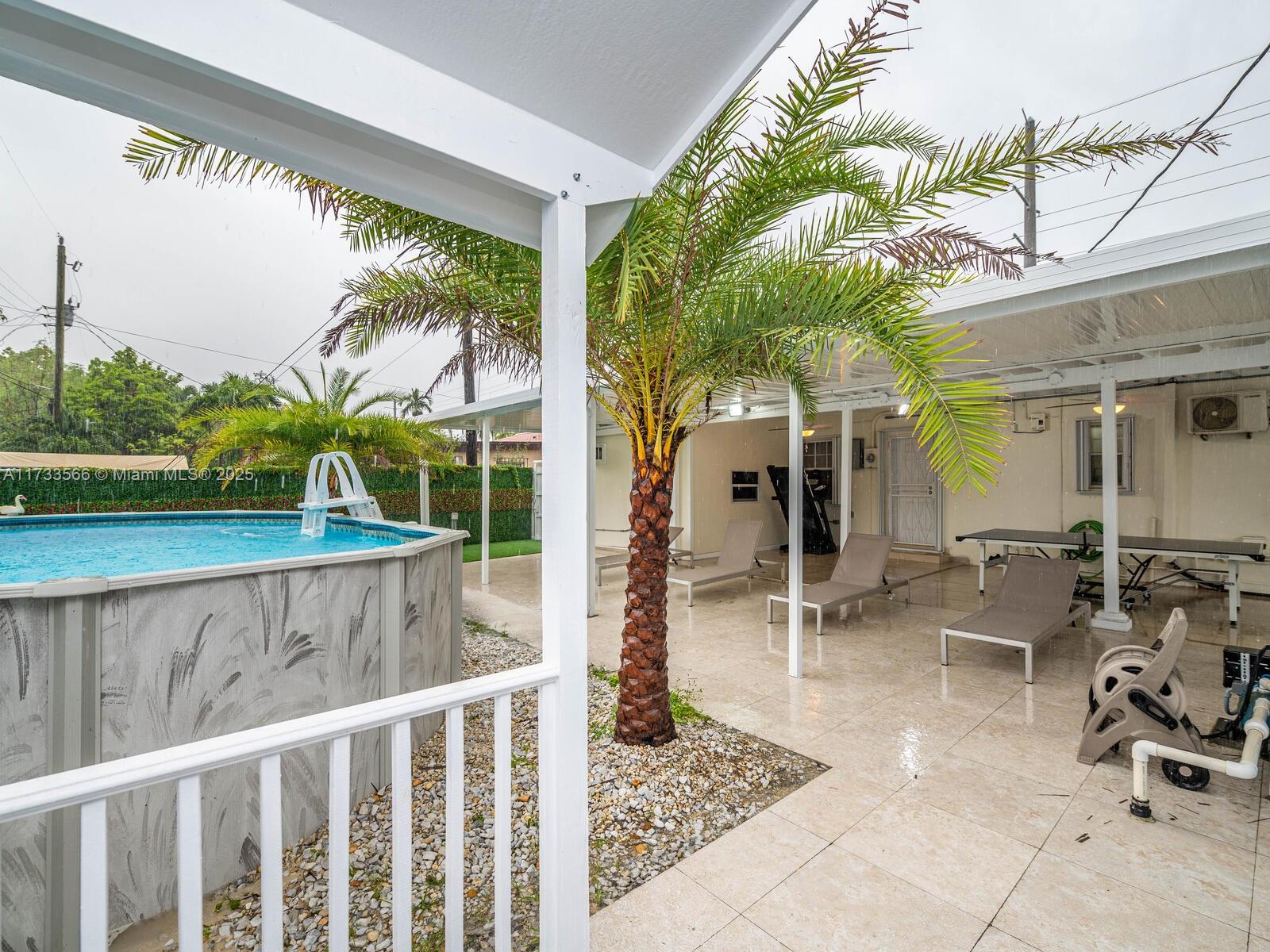 TAMIAMI GARDENS - Residential