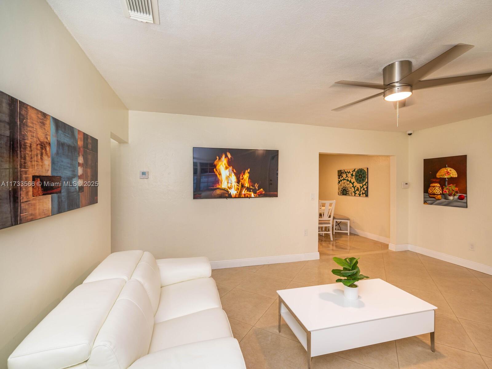 TAMIAMI GARDENS - Residential