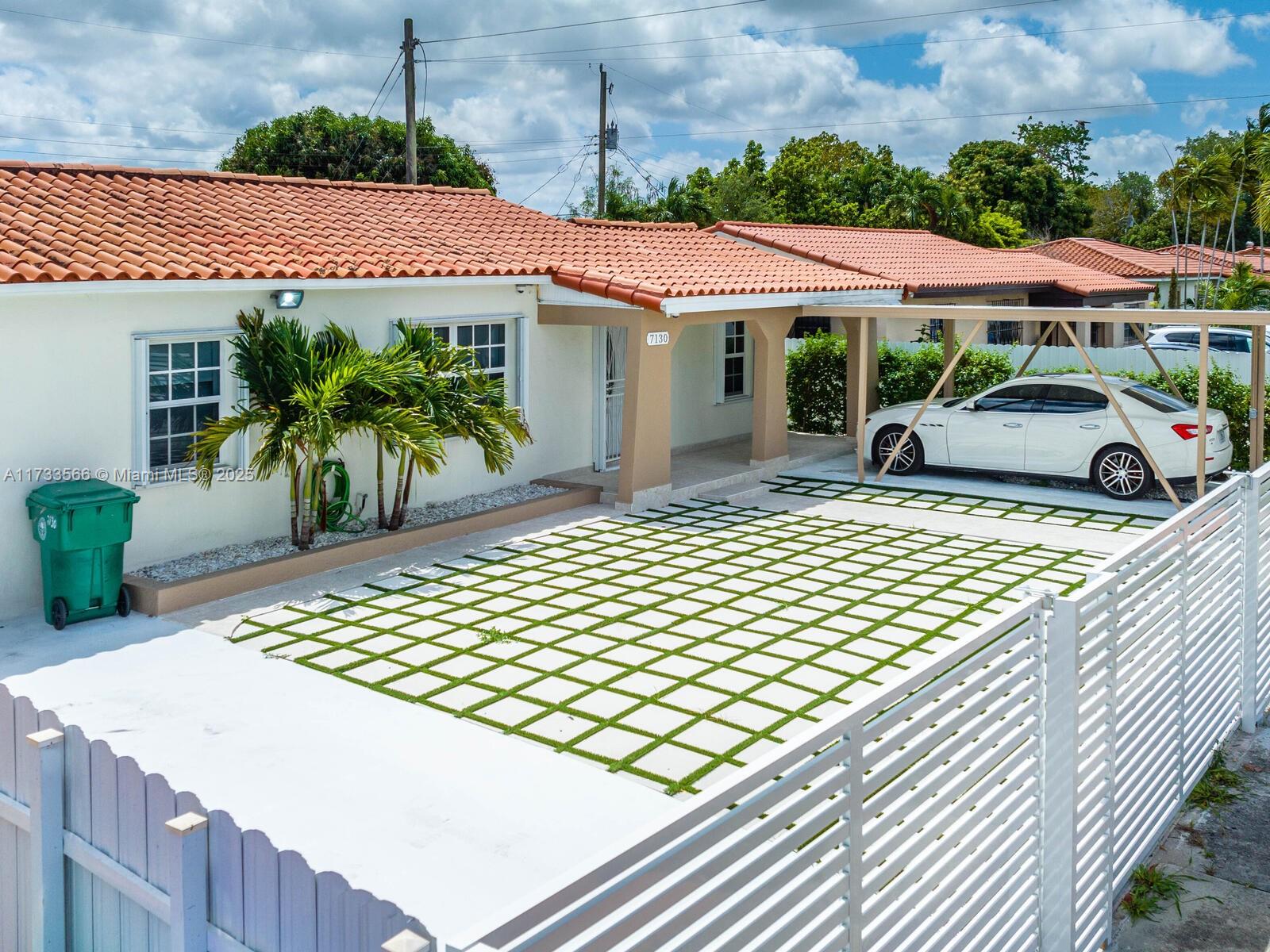 TAMIAMI GARDENS - Residential