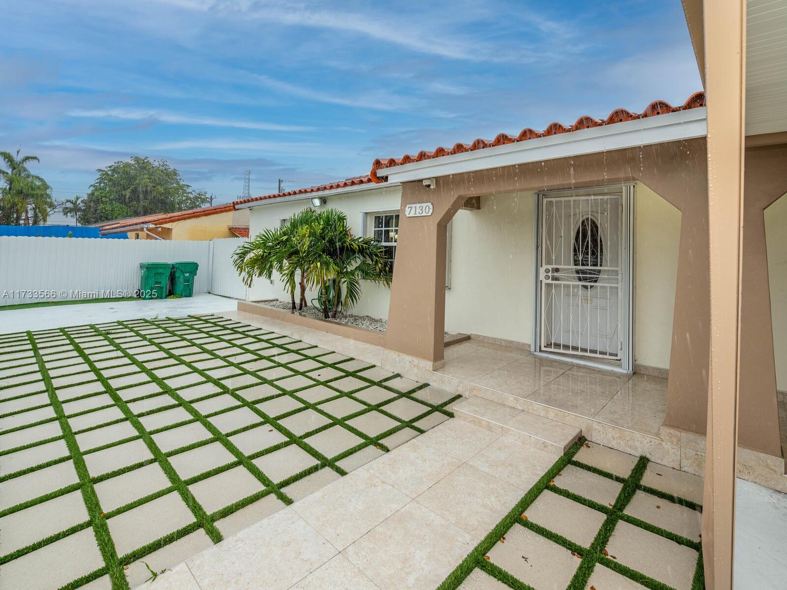 TAMIAMI GARDENS - Residential