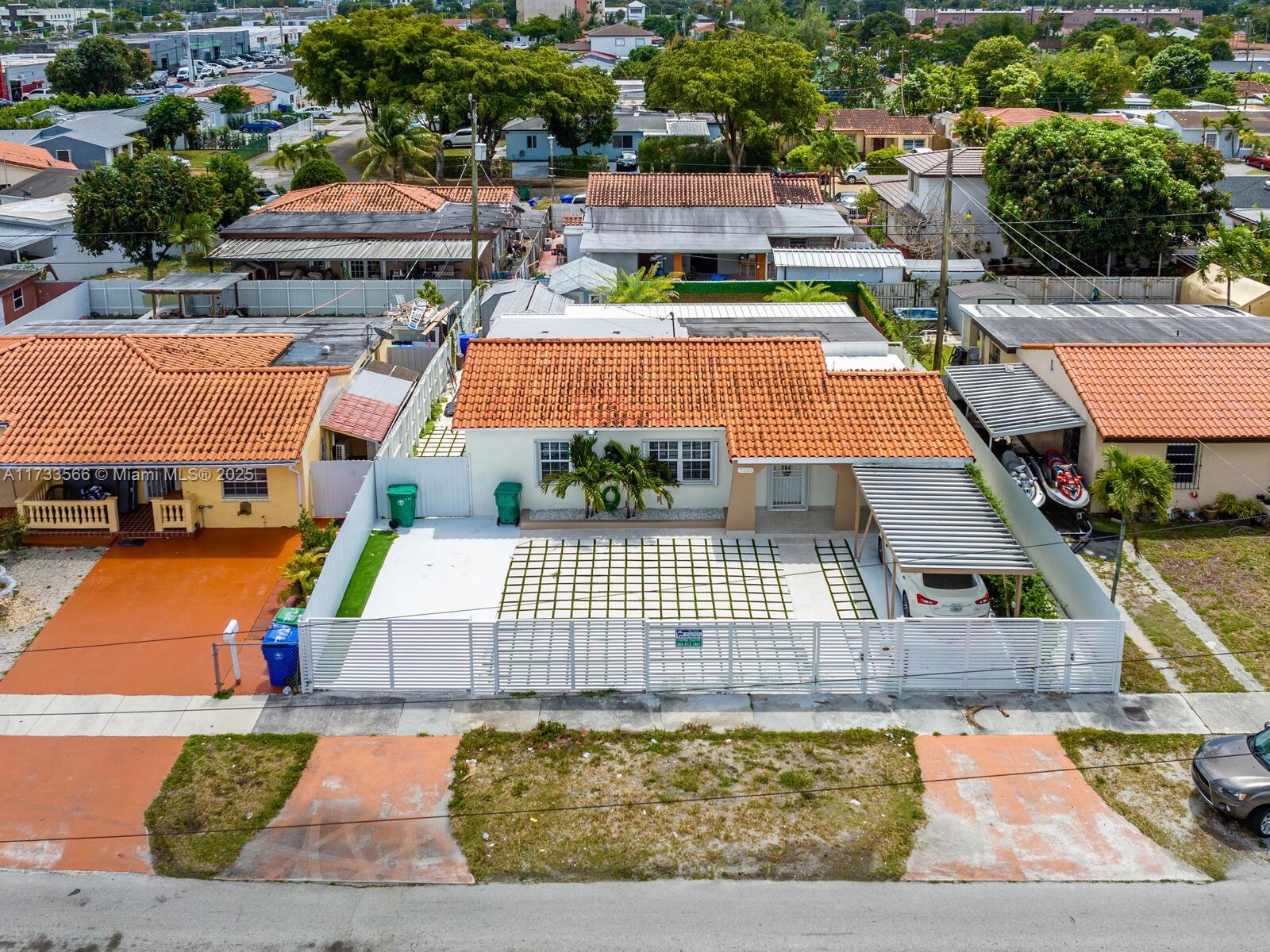 TAMIAMI GARDENS - Residential