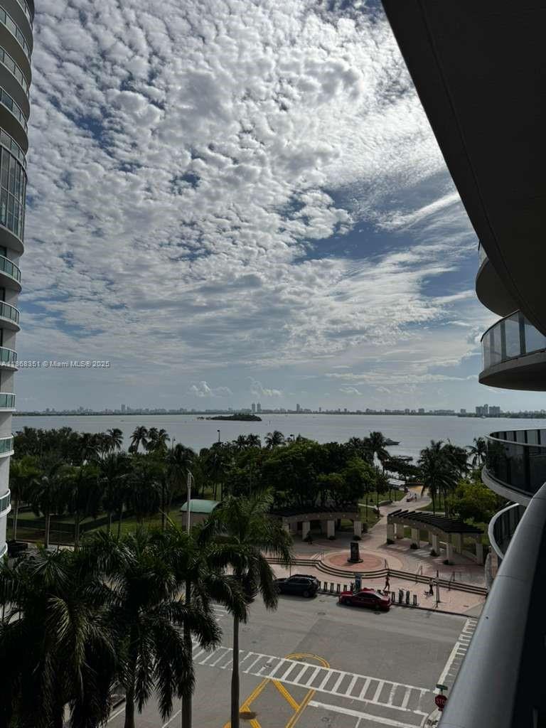 ARIA ON THE BAY CONDO - Residential
