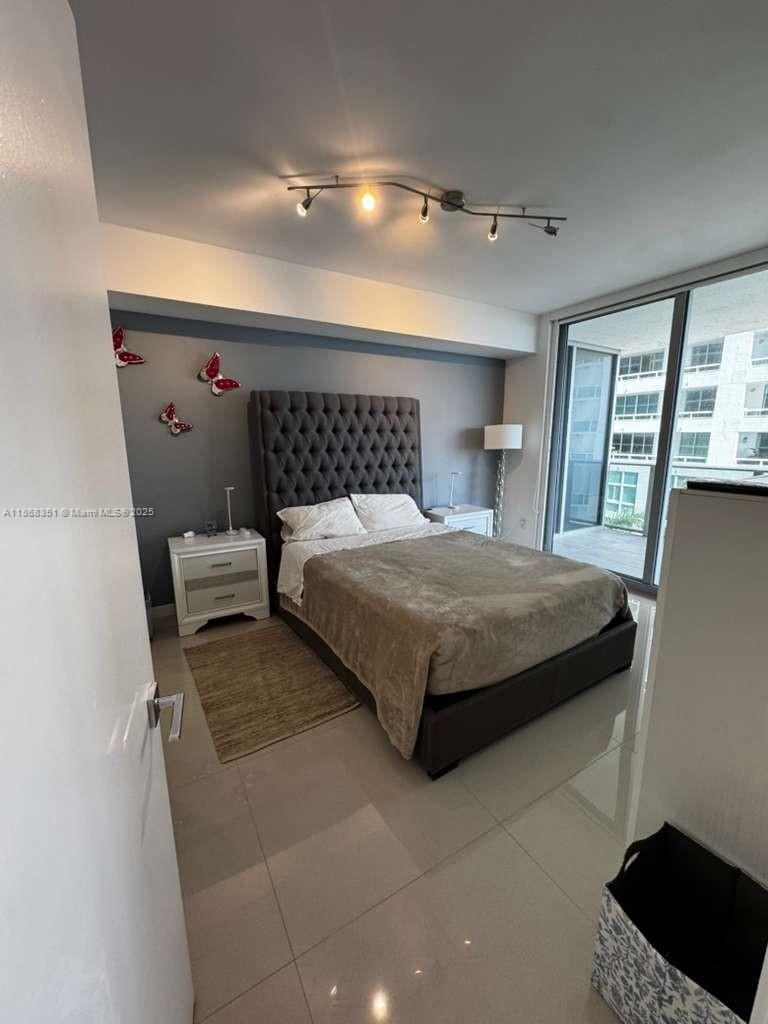 ARIA ON THE BAY CONDO - Residential