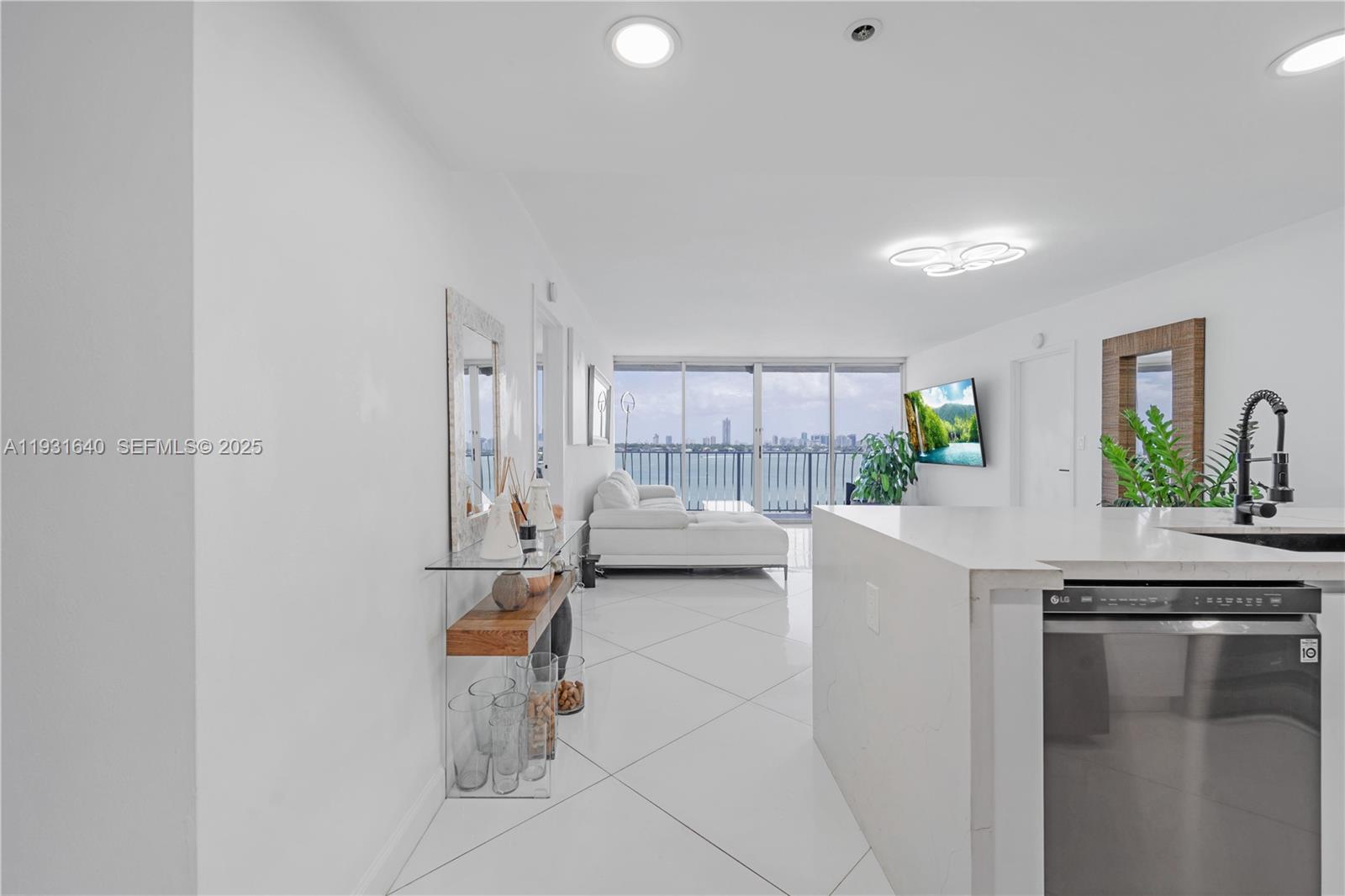 THE GRANDVIEW PALACE COND - Residential