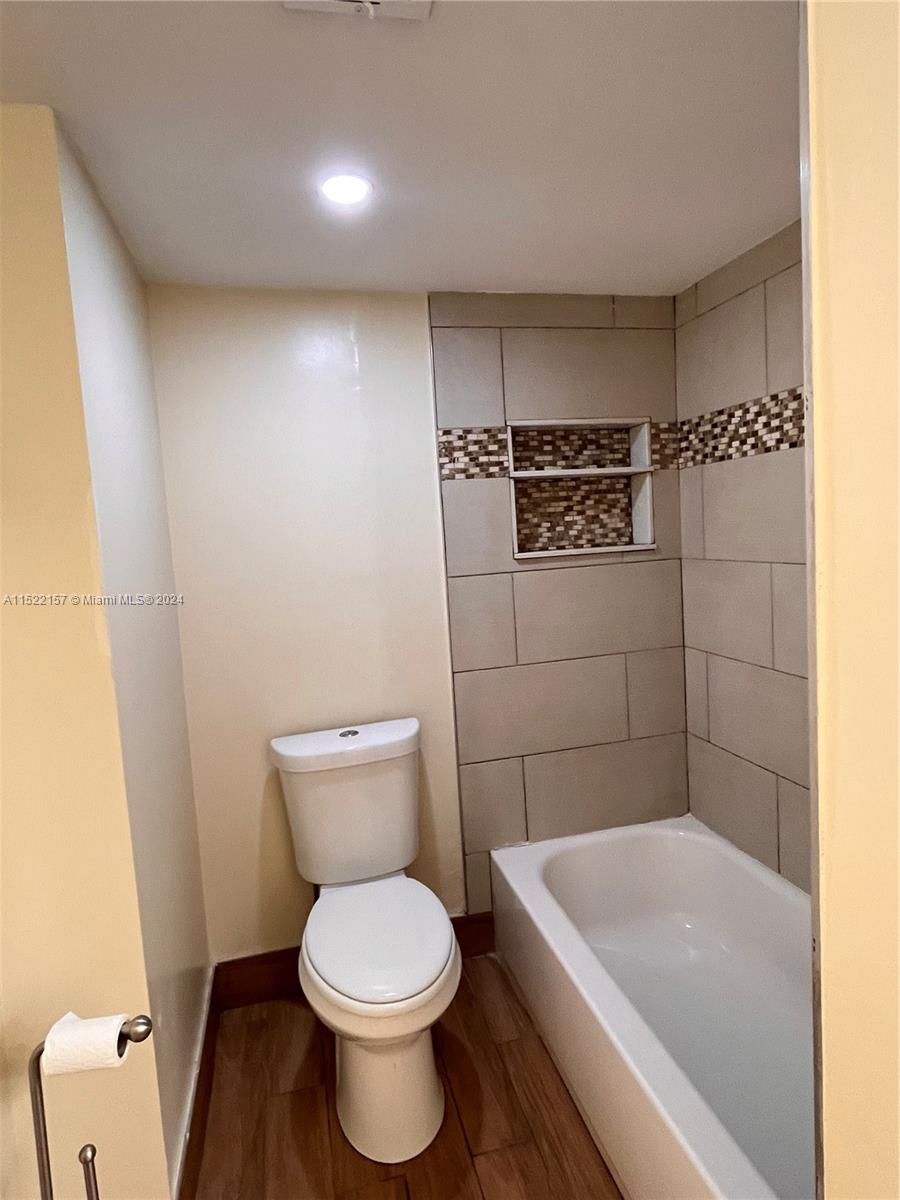 VISTA ALEGRE TOWNHOMES VI - Residential Lease