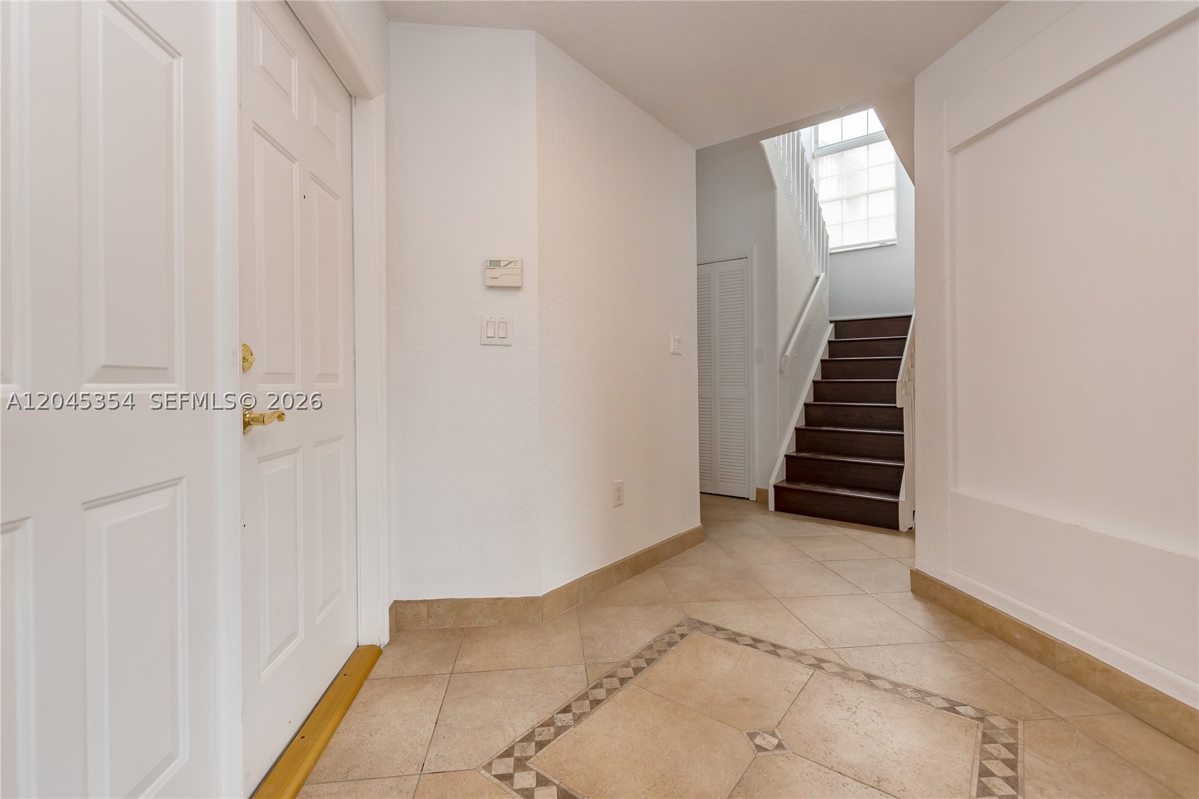 DORAL GLEN T-17816 - Residential Lease