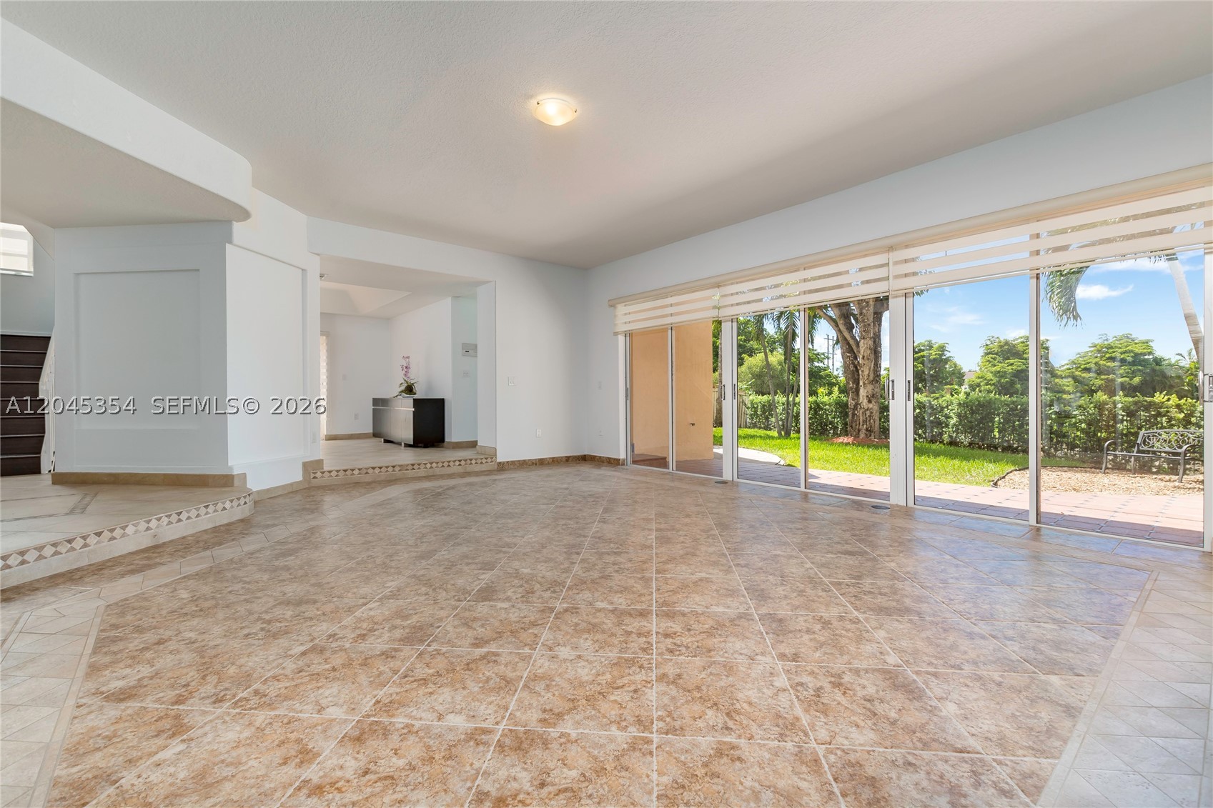 DORAL GLEN T-17816 - Residential Lease