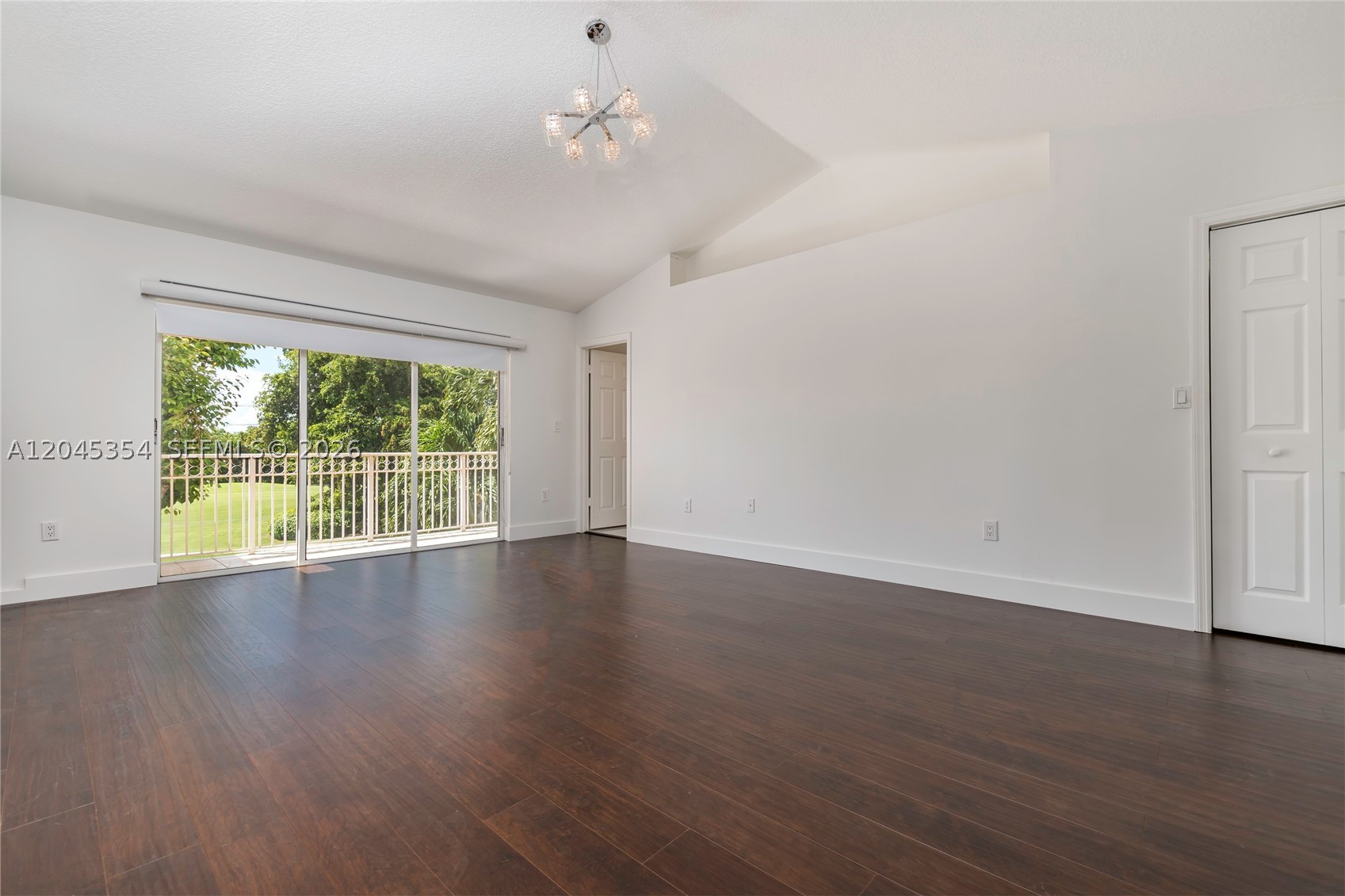 DORAL GLEN T-17816 - Residential Lease