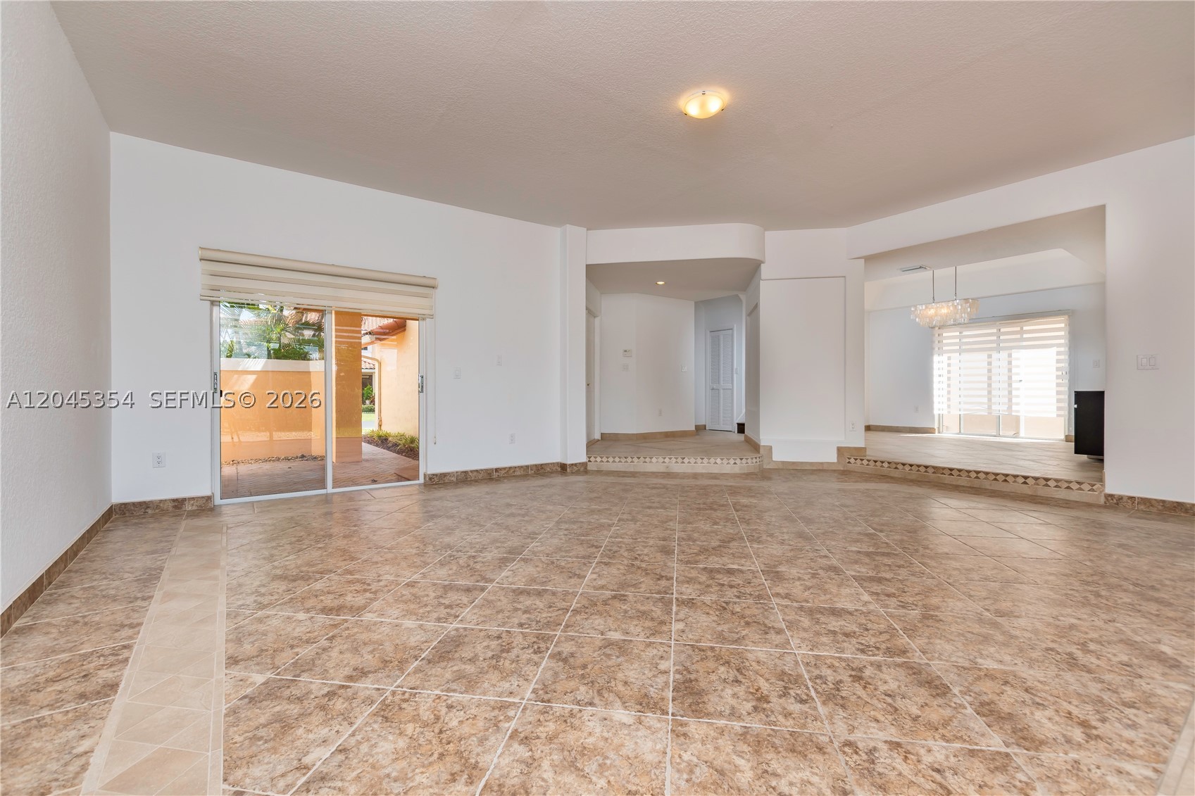 DORAL GLEN T-17816 - Residential Lease