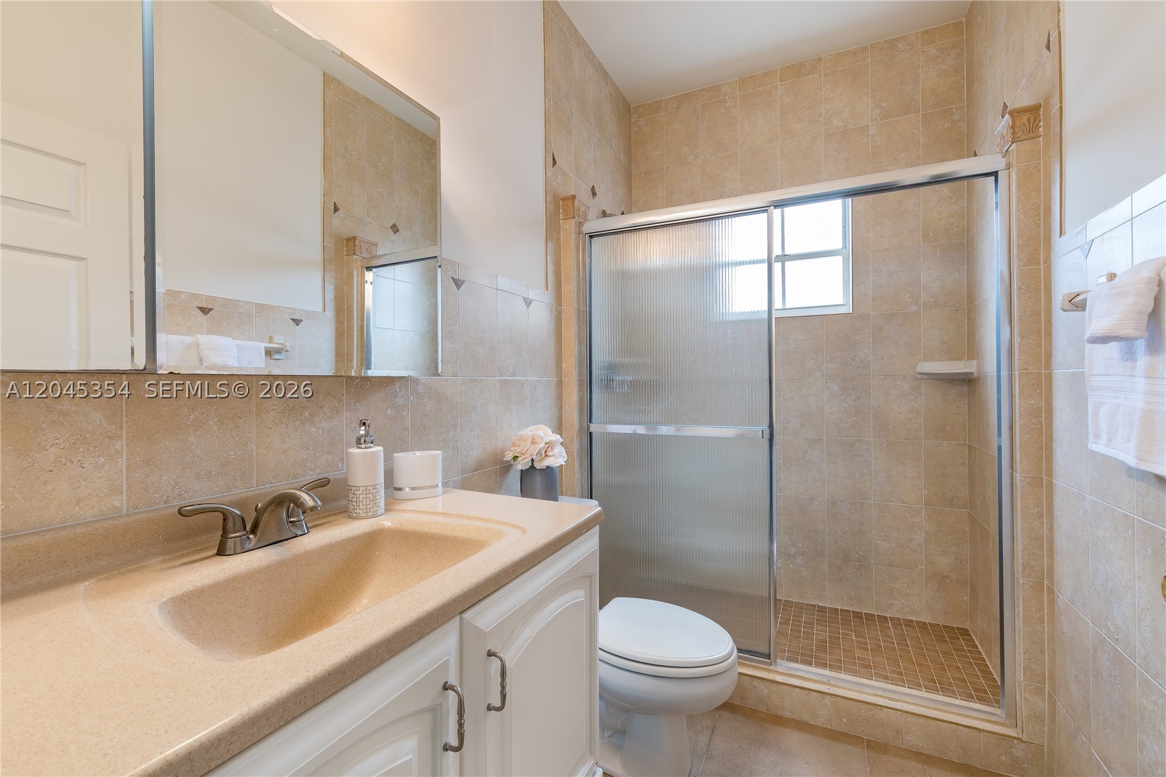DORAL GLEN T-17816 - Residential Lease
