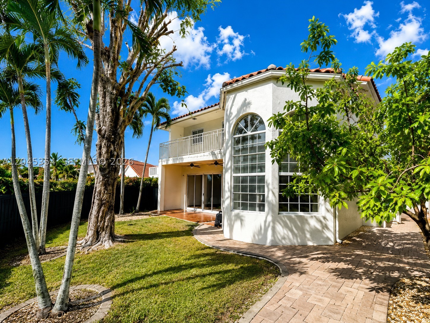 DORAL GLEN T-17816 - Residential Lease