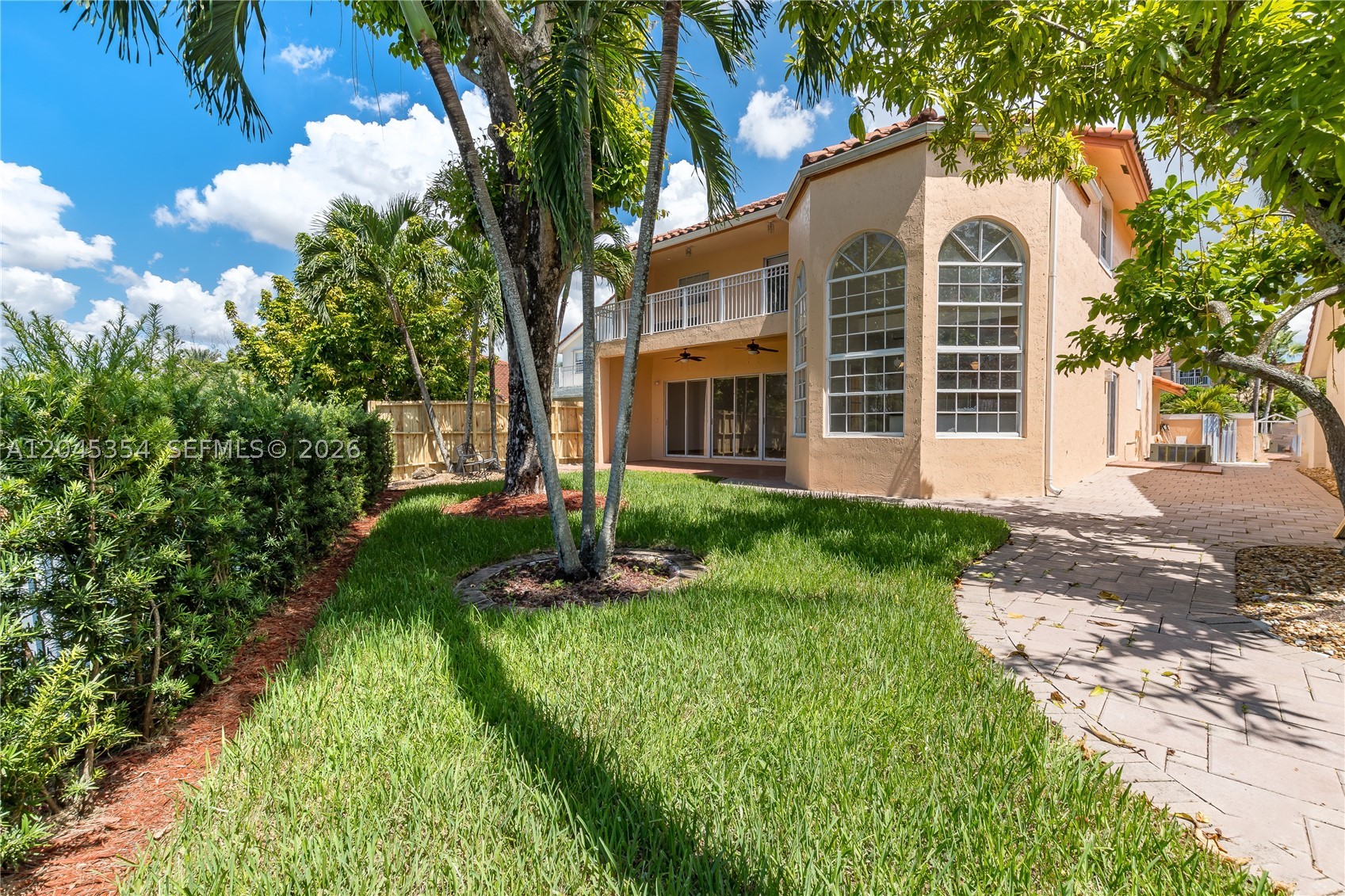 DORAL GLEN T-17816 - Residential Lease