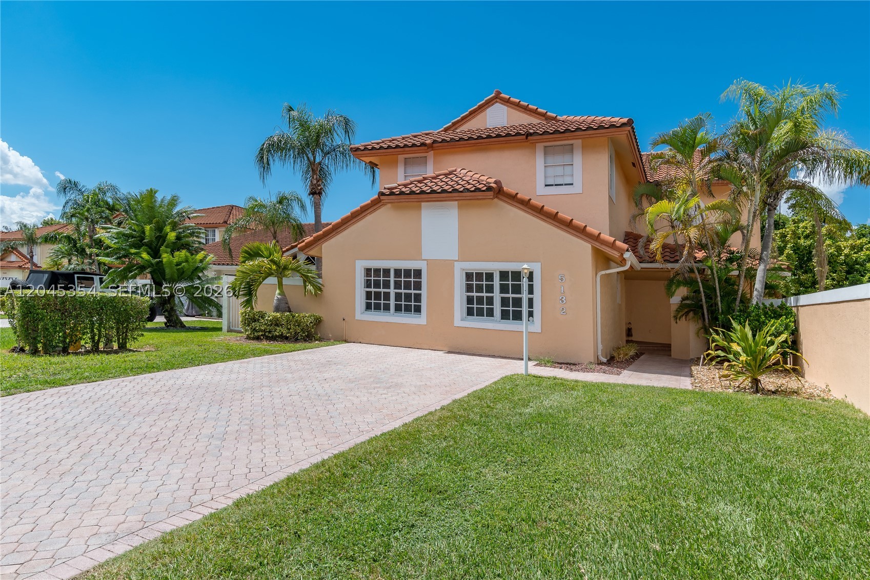 DORAL GLEN T-17816 - Residential Lease