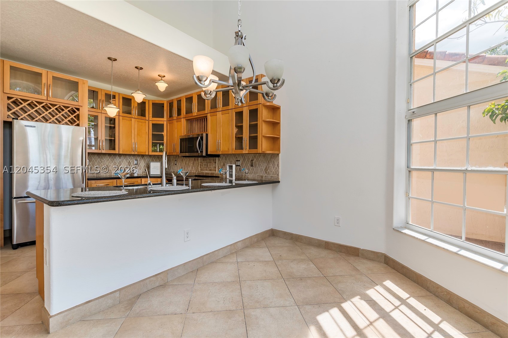 DORAL GLEN T-17816 - Residential Lease