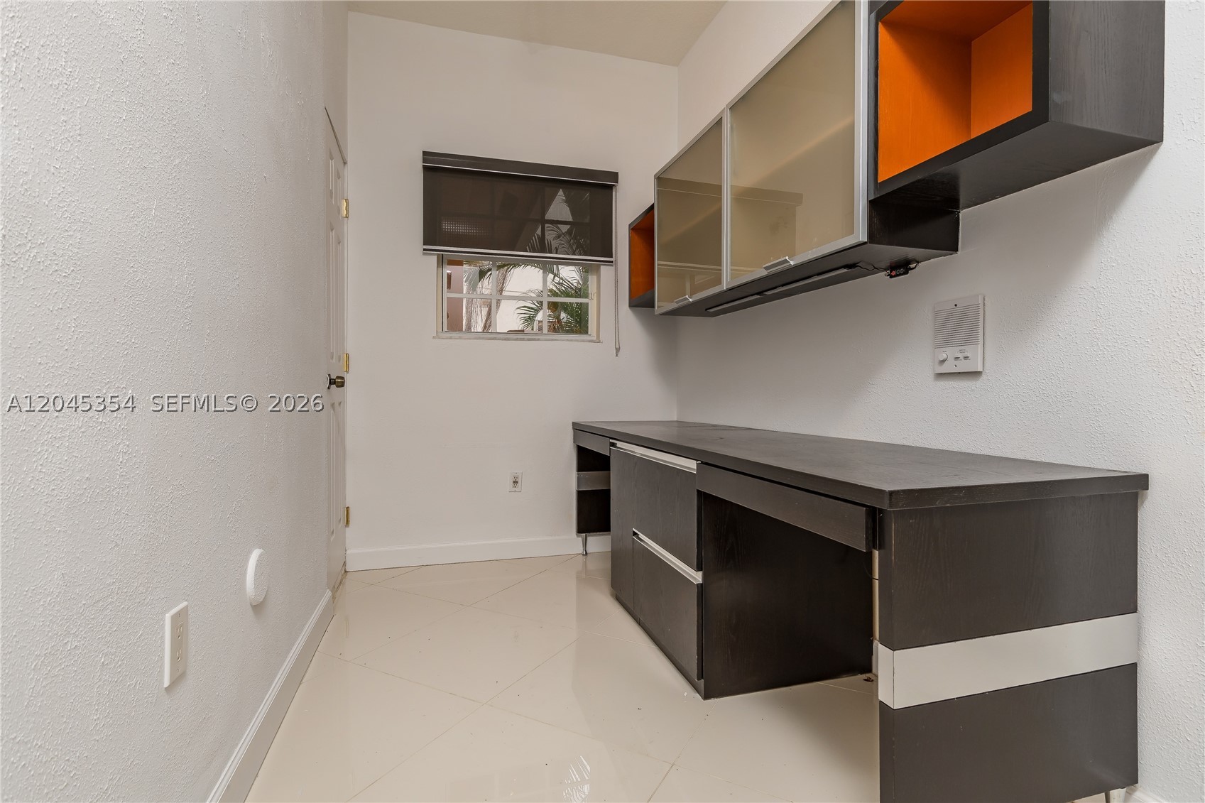 DORAL GLEN T-17816 - Residential Lease