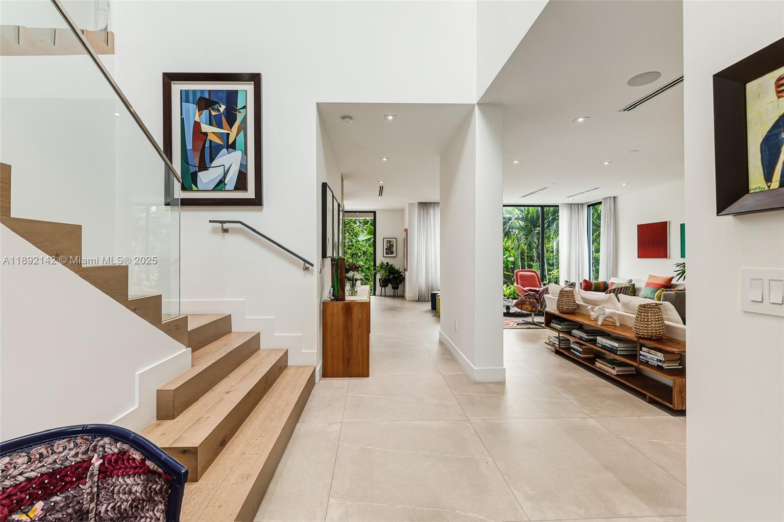 TROPICAL ISLE HOMES SUB 1 - Residential
