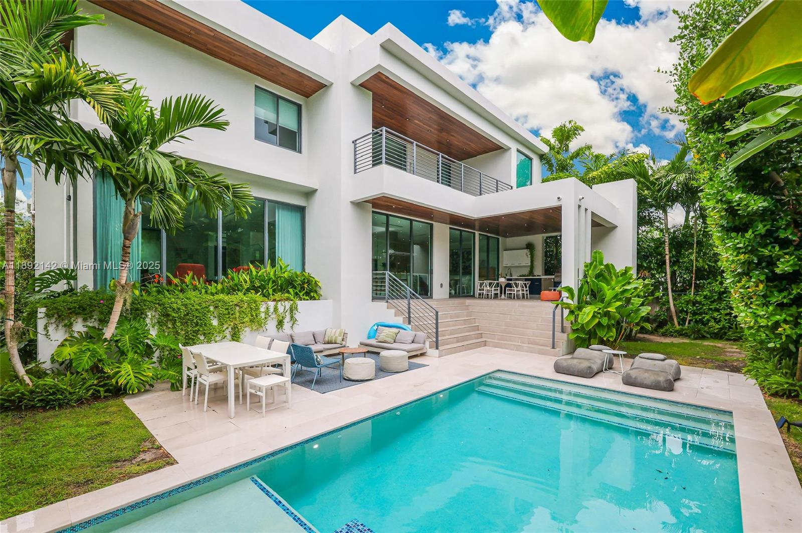 TROPICAL ISLE HOMES SUB 1 - Residential