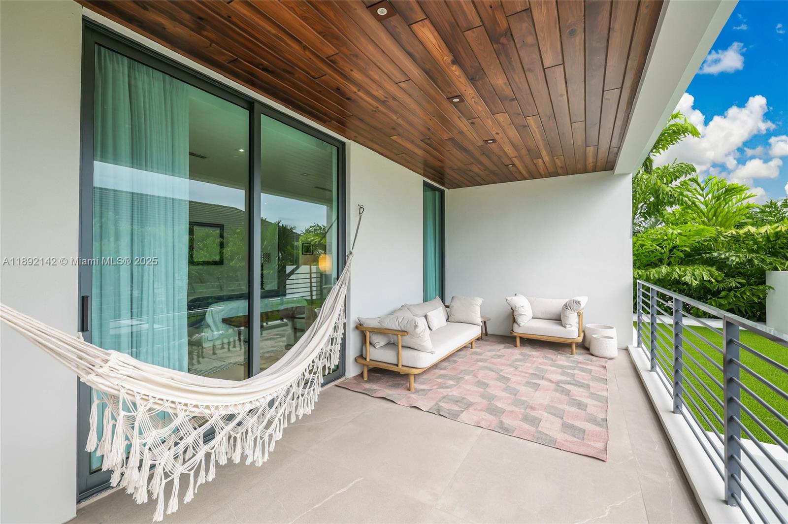 TROPICAL ISLE HOMES SUB 1 - Residential