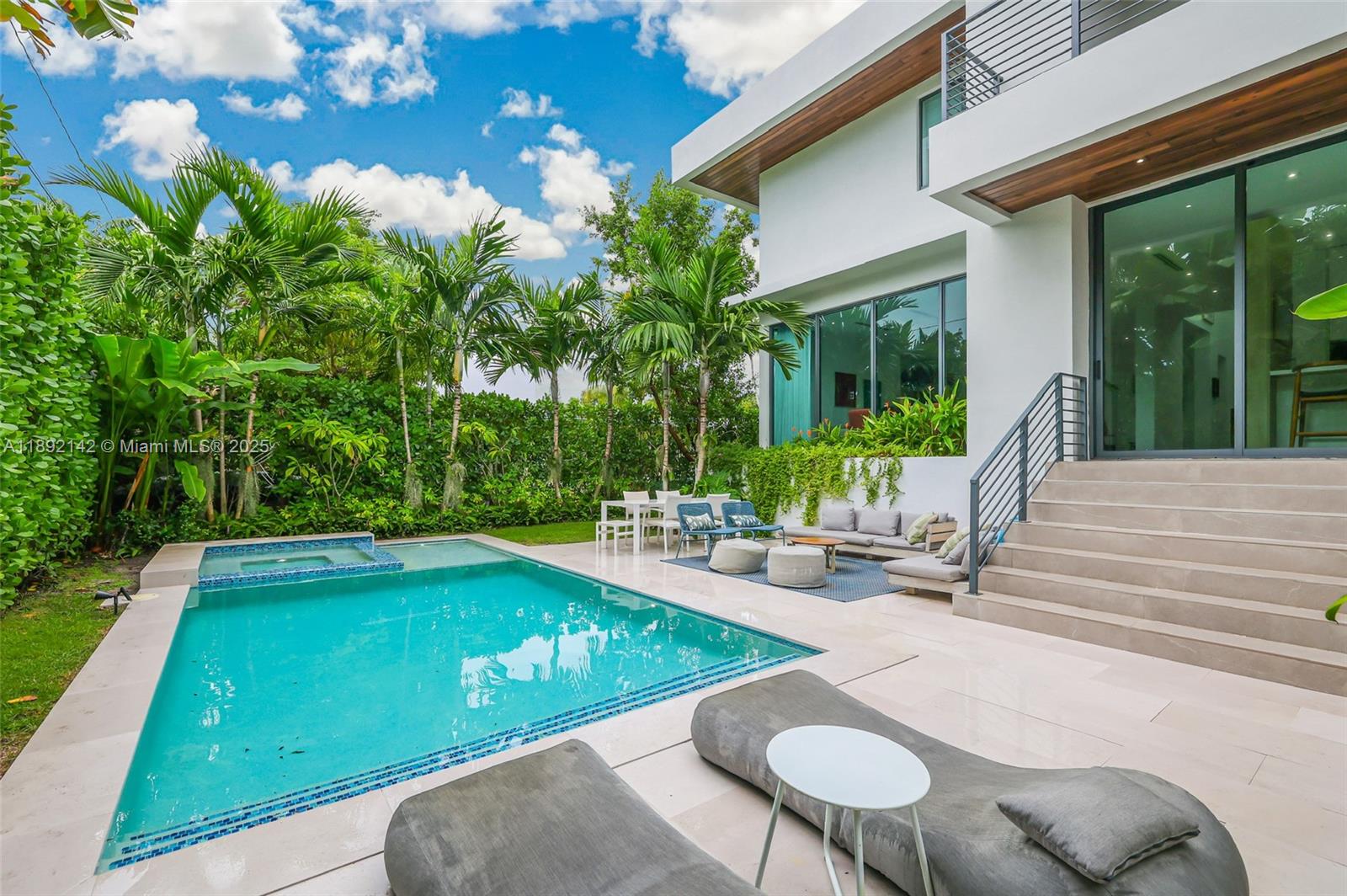 TROPICAL ISLE HOMES SUB 1 - Residential