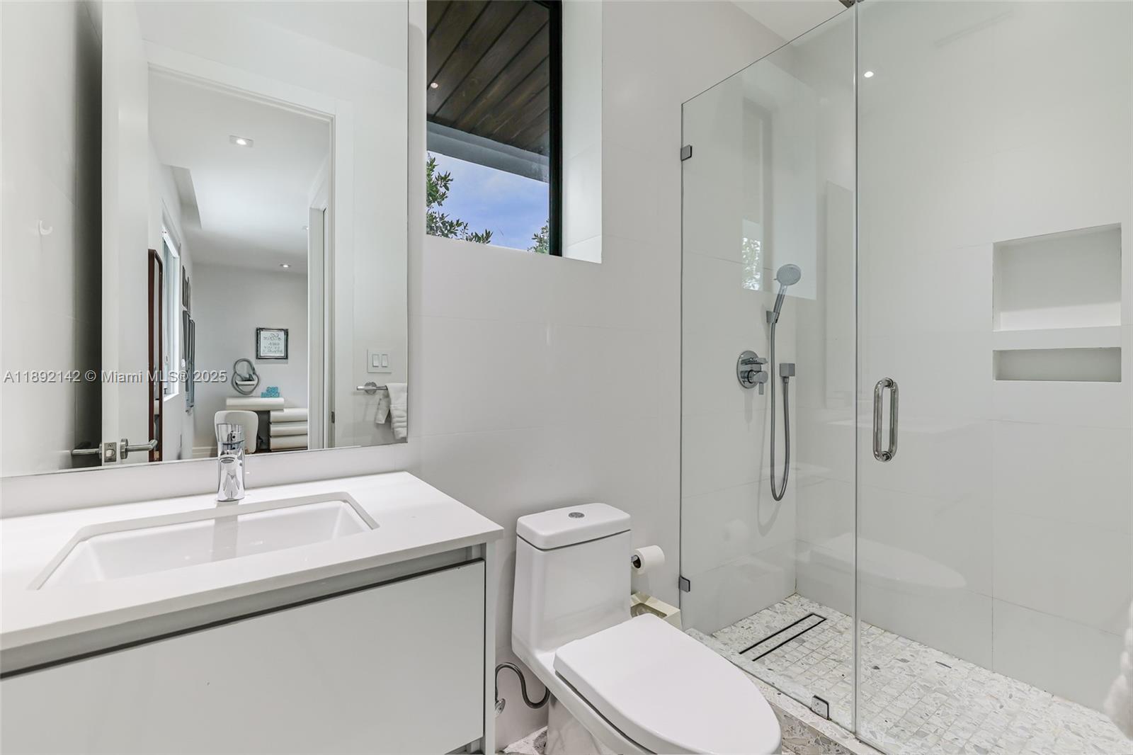 TROPICAL ISLE HOMES SUB 1 - Residential