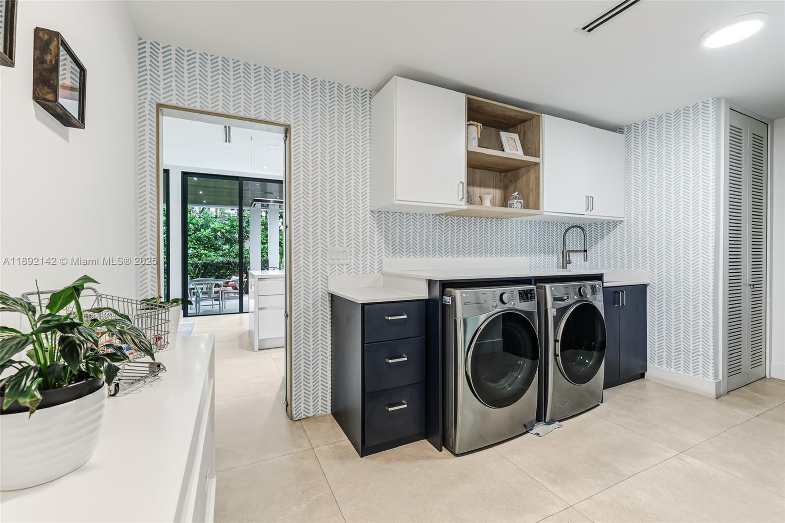 TROPICAL ISLE HOMES SUB 1 - Residential