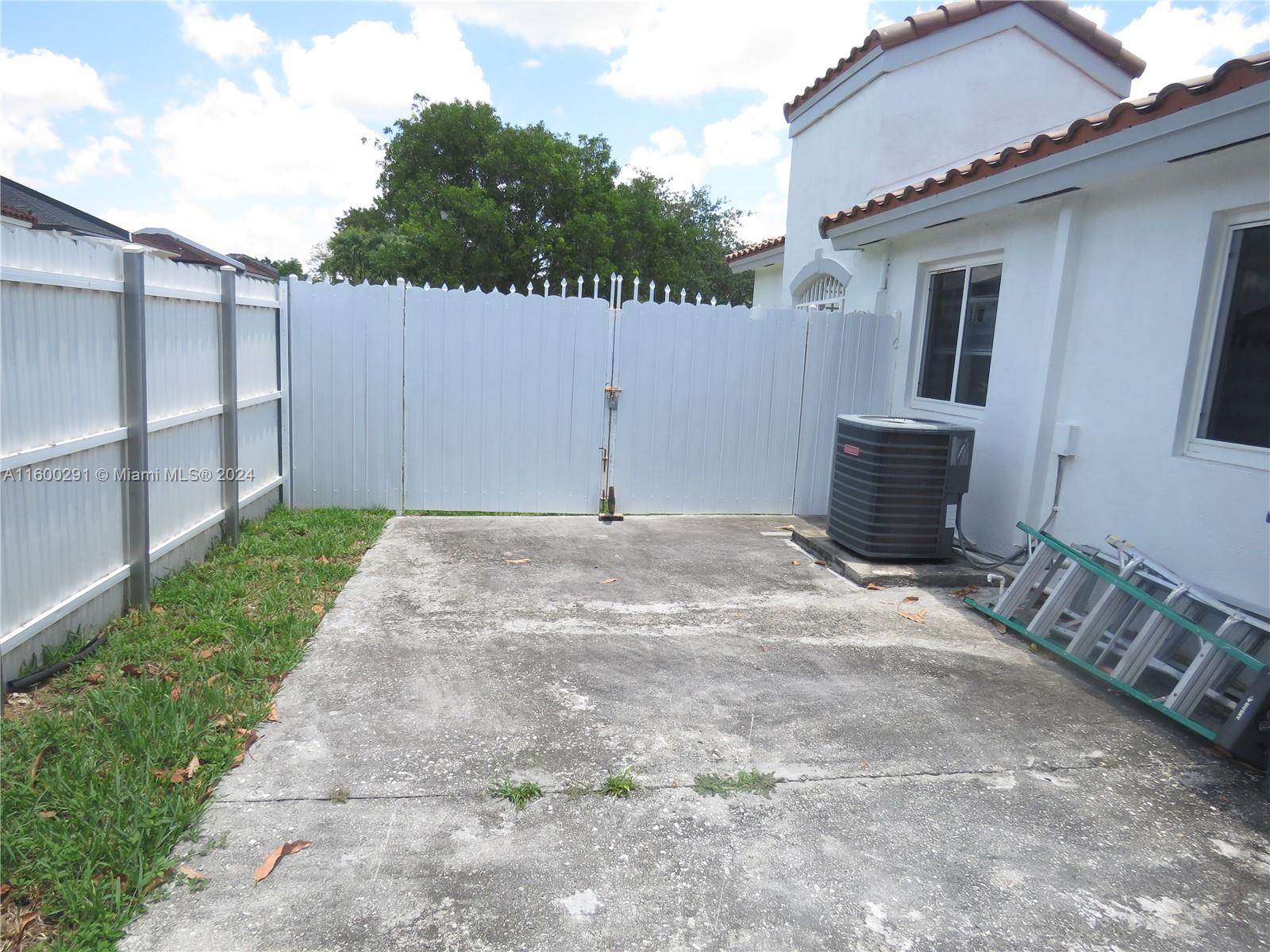 NARANJA GARDENS - Residential