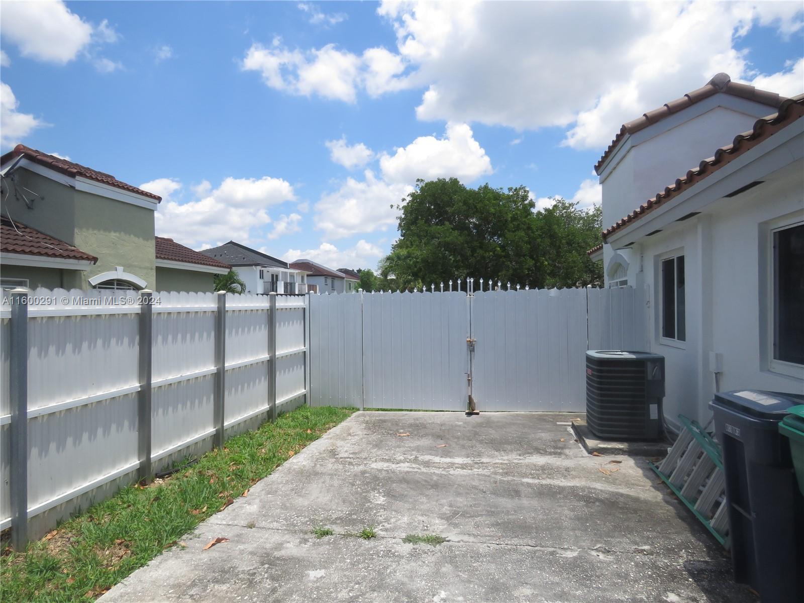 NARANJA GARDENS - Residential