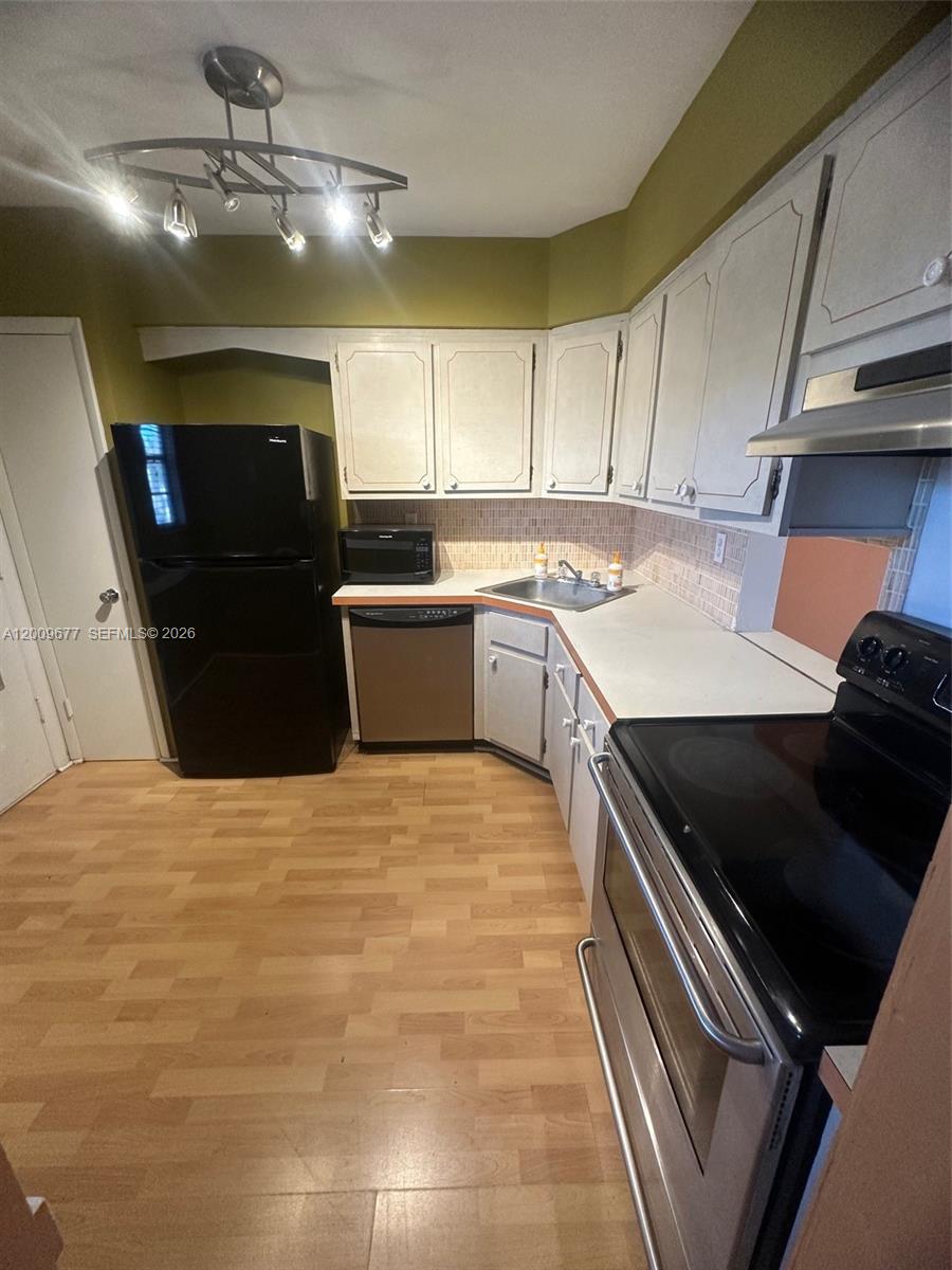 THIRD HORIZONS CONDO - Residential