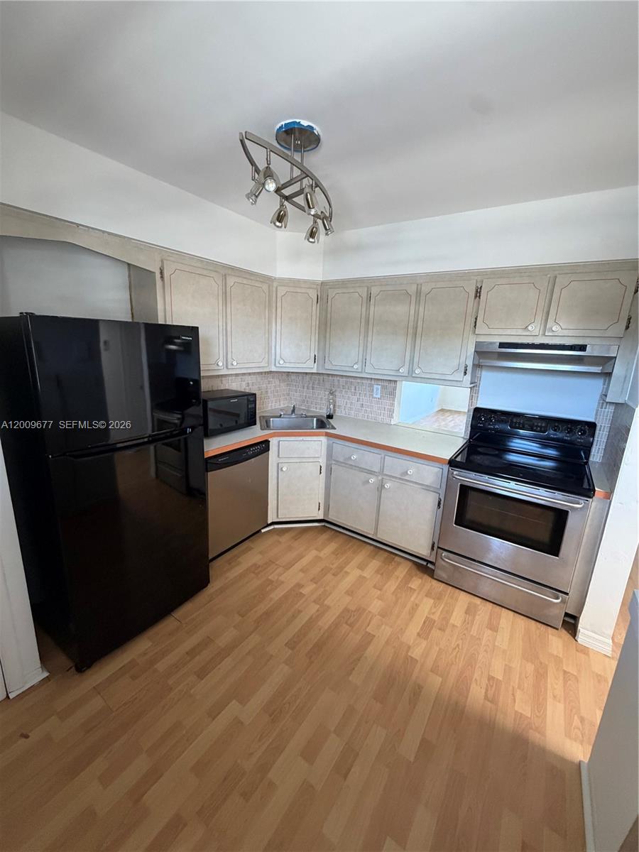 THIRD HORIZONS CONDO - Residential