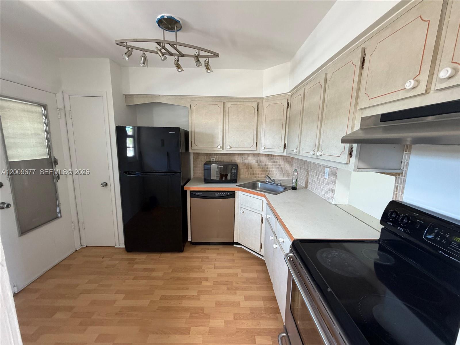 THIRD HORIZONS CONDO - Residential