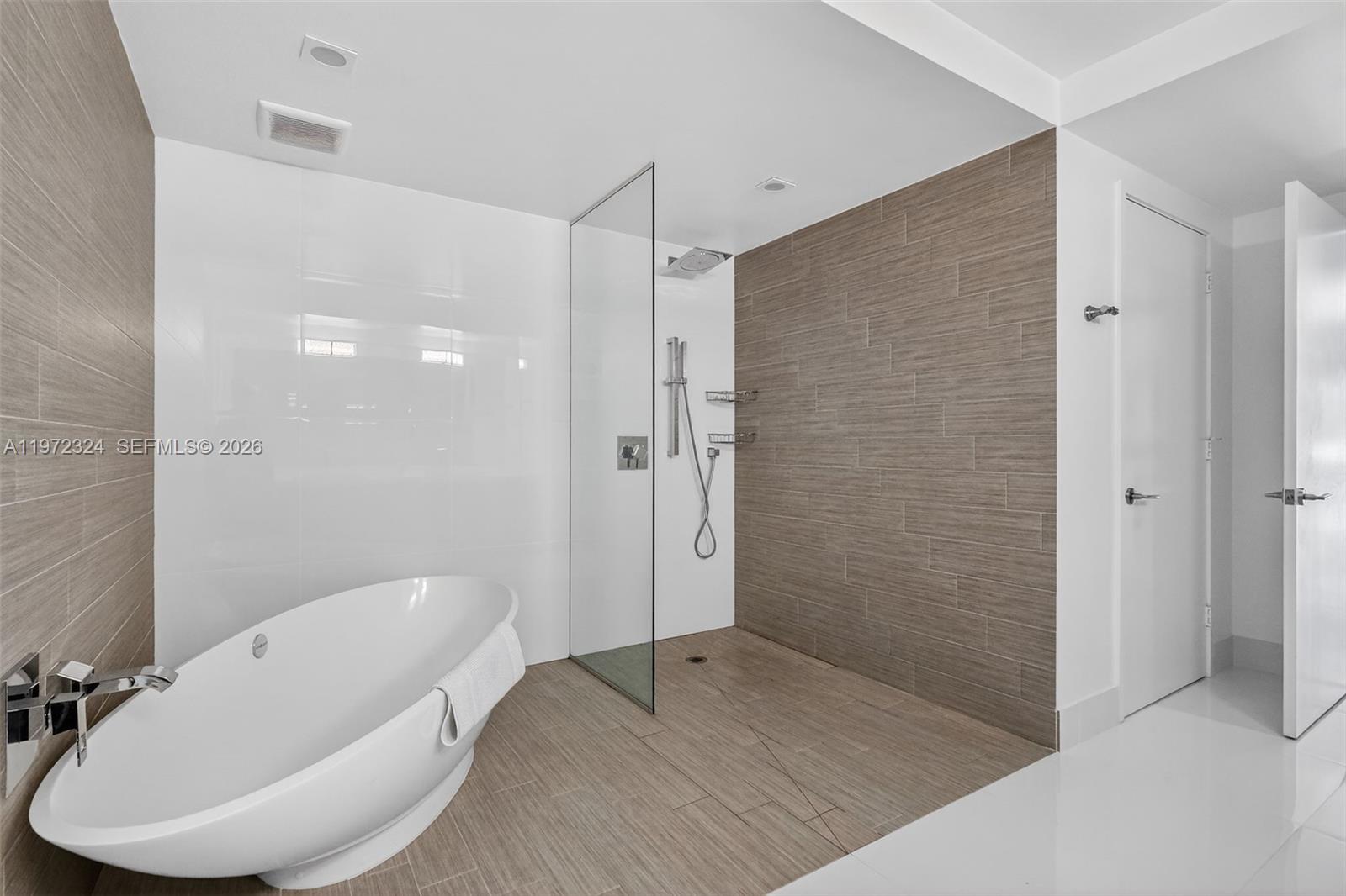PARQUE TOWERS CONDO - Residential