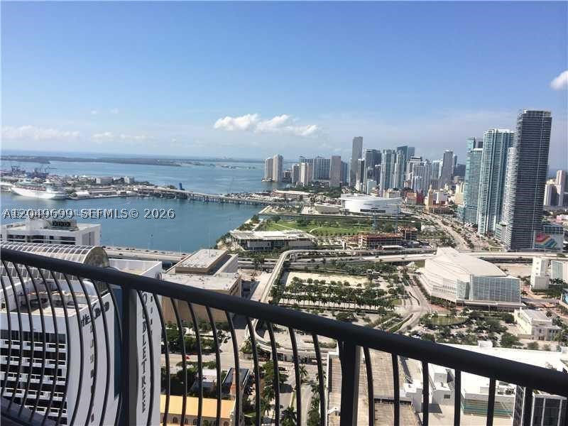 Beautiful 1BR/1BA residence with desirable south-facing views and a spacious open balcony, perfect for enjoying the Miami skyline. Located in a luxury waterfront building offering resort-style amenities, including a state-of-the-art fitness center, bayfront pool, on-site dry cleaner, and restaurants. Prime location just minutes from Brickell, Downtown Miami, and South Beach, with easy access to shopping, dining, and entertainment.