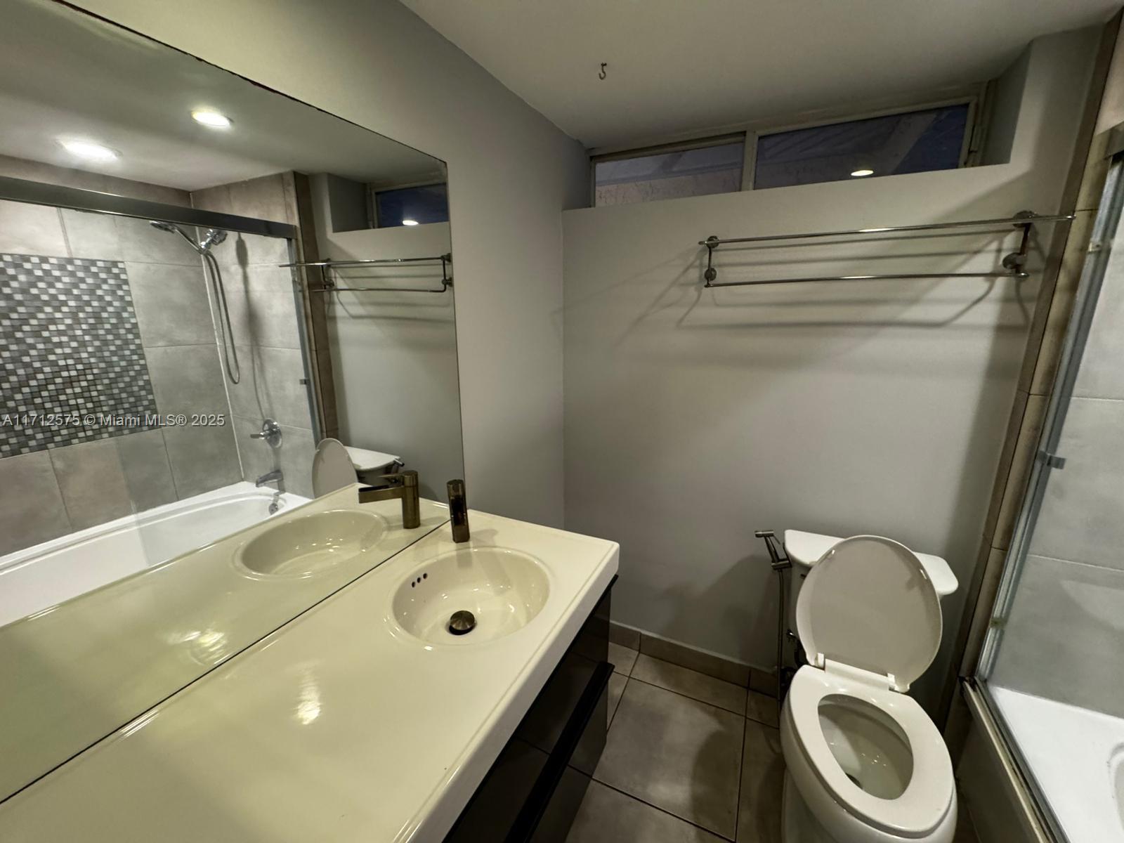 NIRVANA CONDO NO FIVE CON - Residential