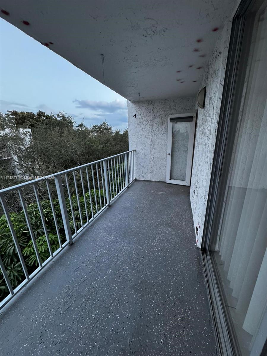 NIRVANA CONDO NO FIVE CON - Residential
