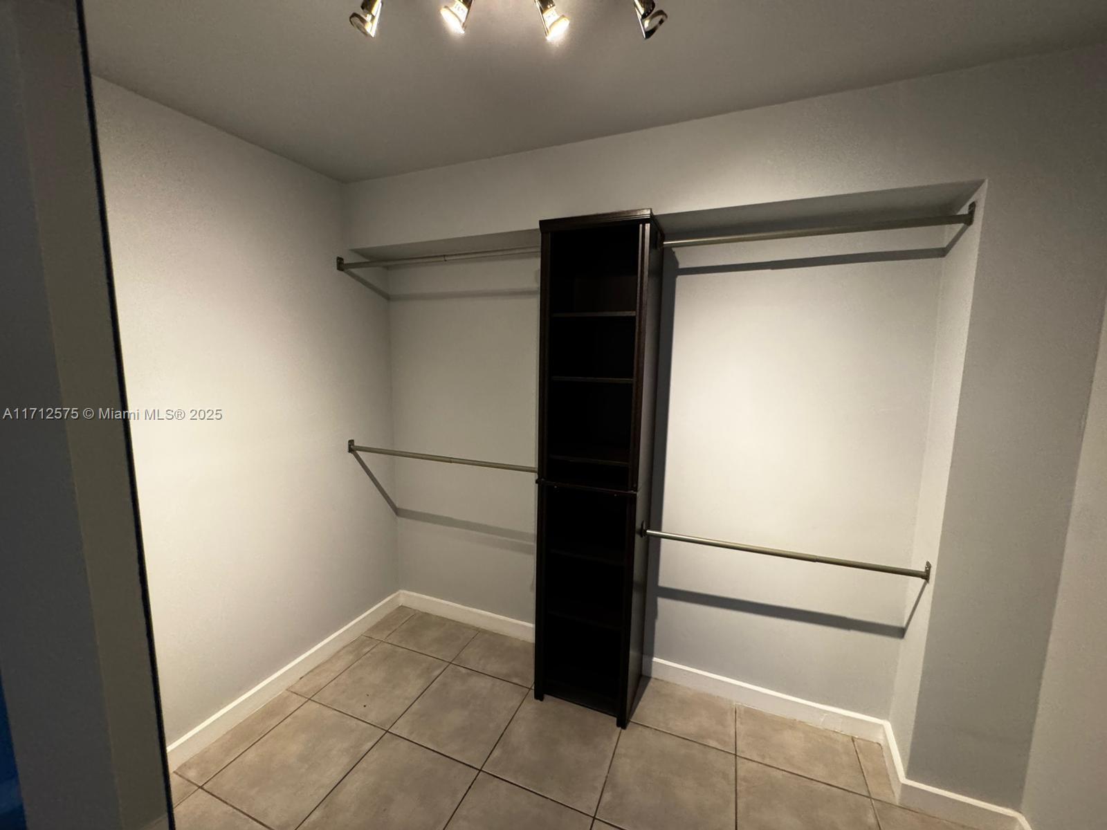 NIRVANA CONDO NO FIVE CON - Residential
