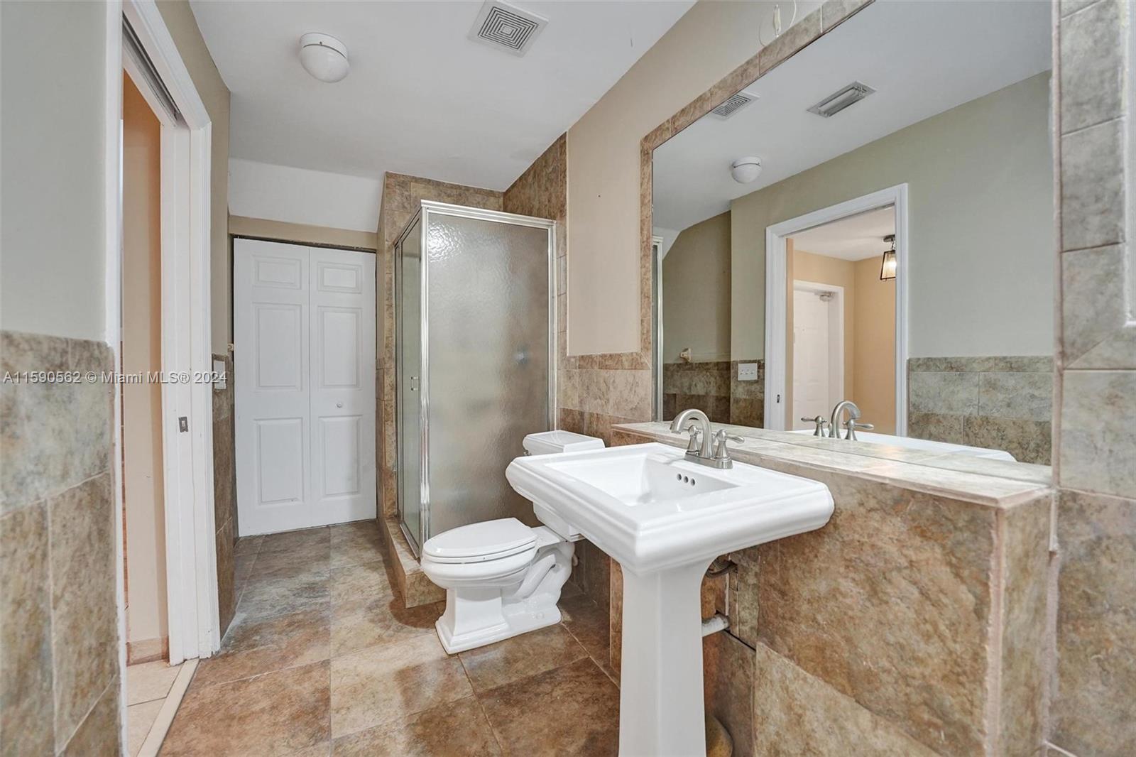 NEAR NORTHWEST REDEVELOPM - Residential Lease