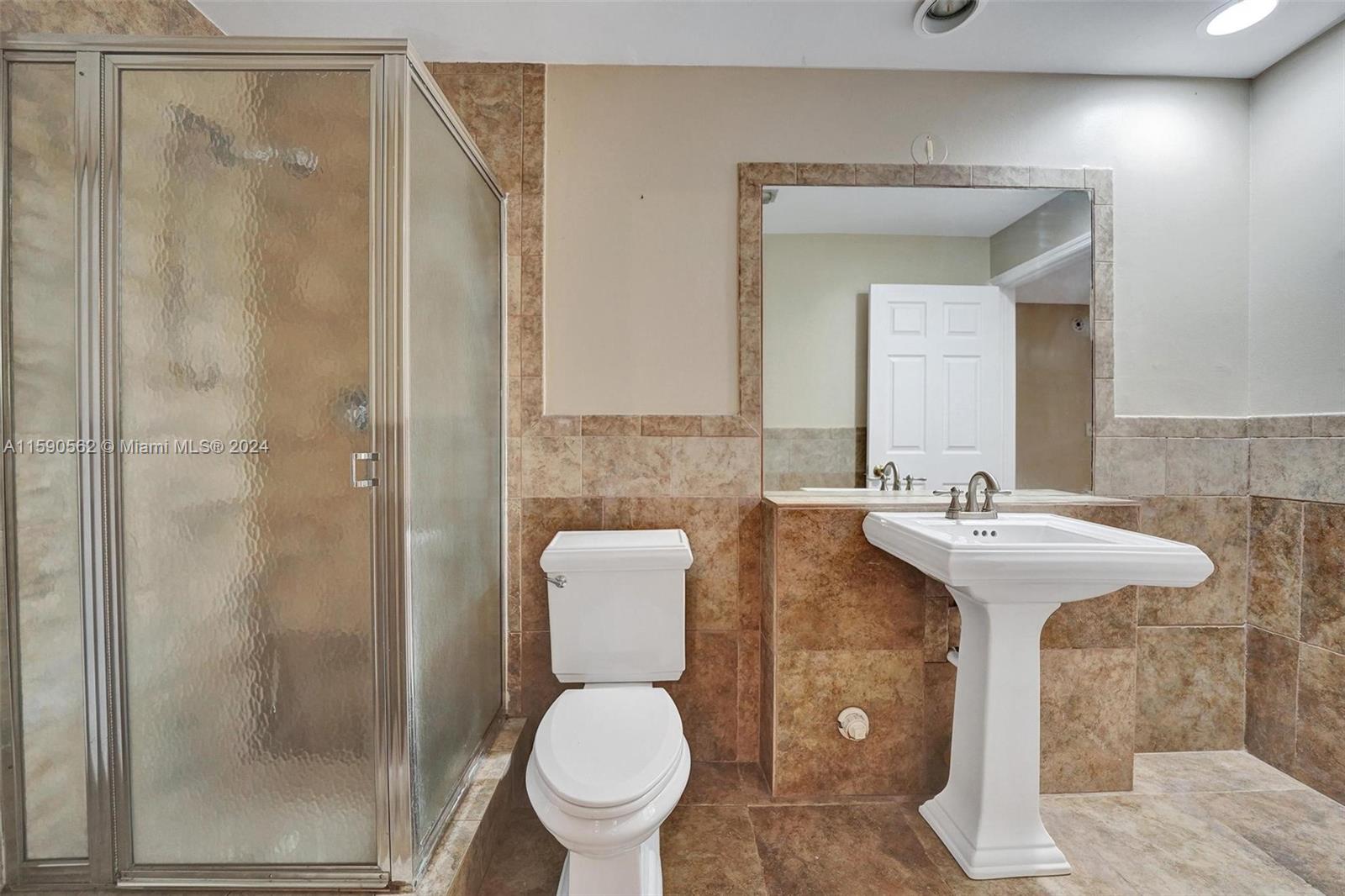 NEAR NORTHWEST REDEVELOPM - Residential Lease