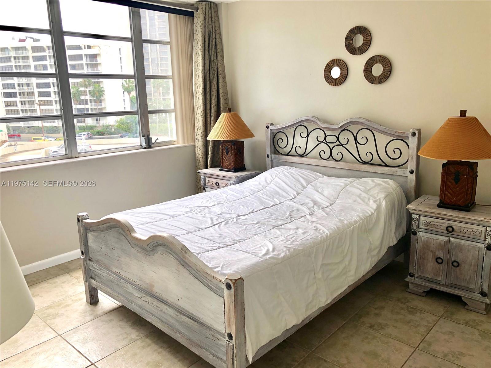BRICKELL BAY TOWER CONDO - Residential