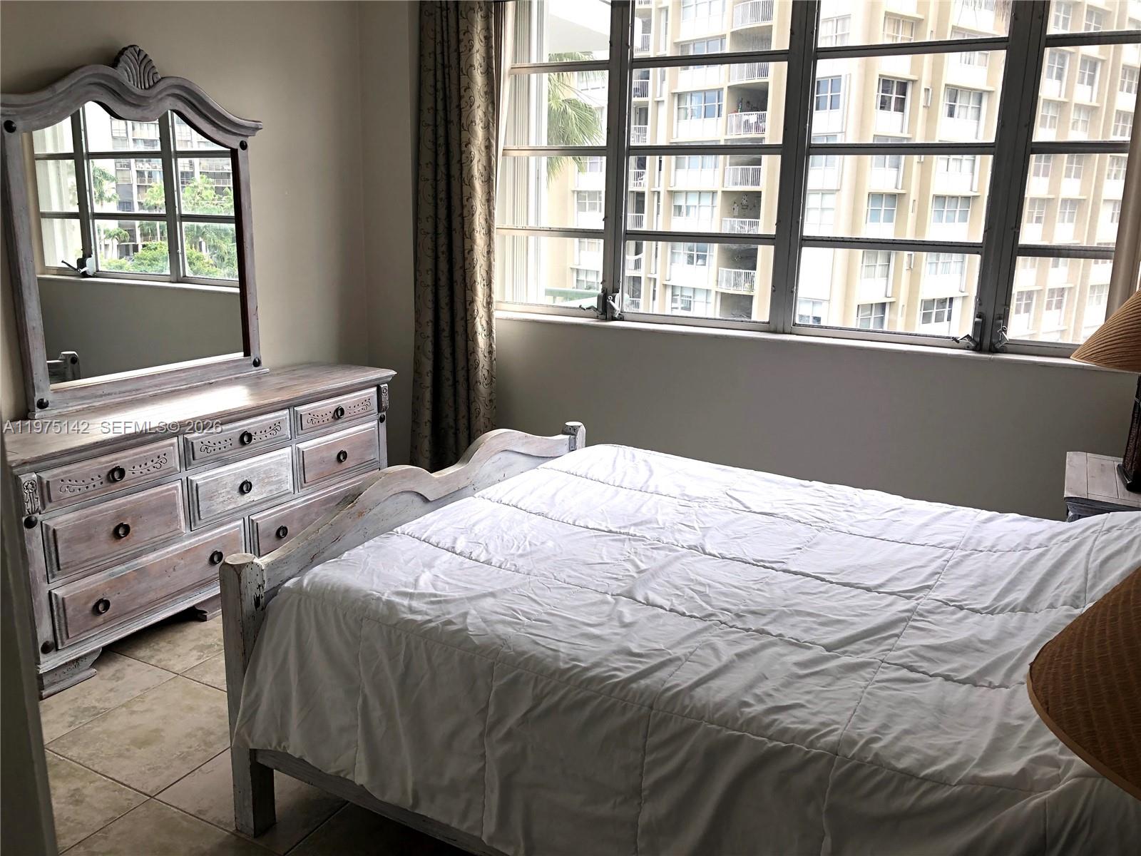 BRICKELL BAY TOWER CONDO - Residential