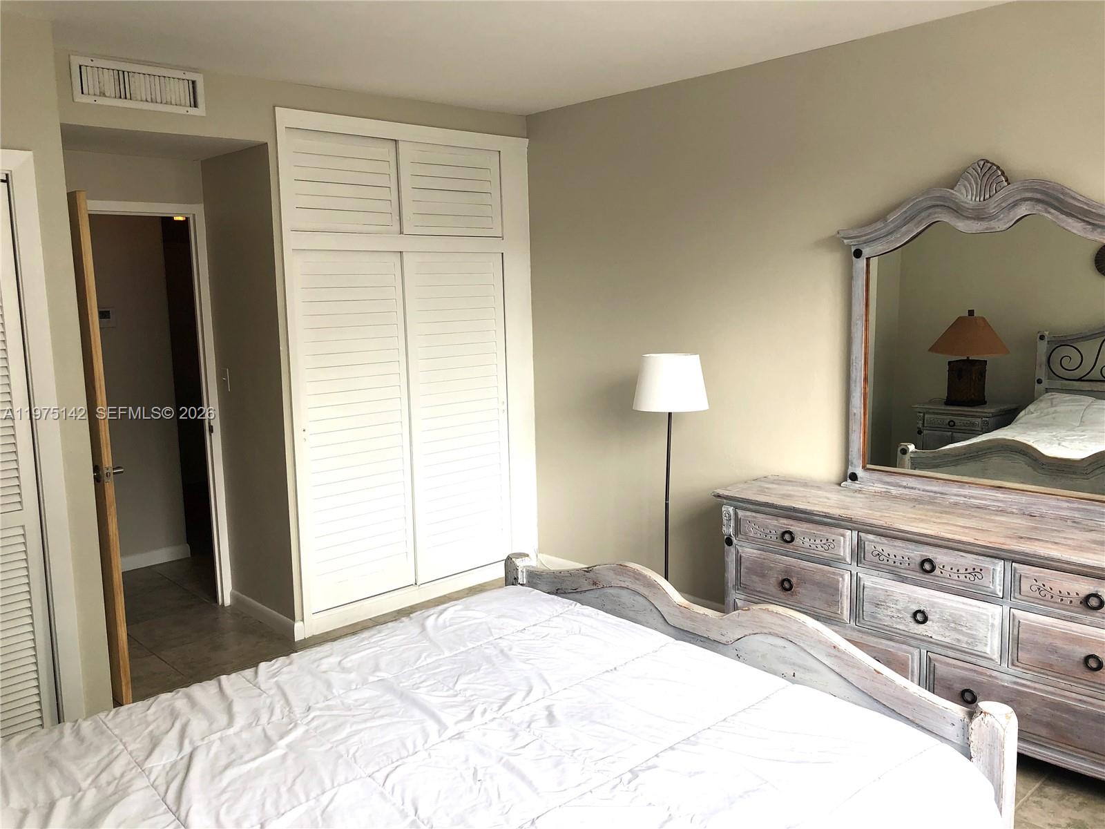BRICKELL BAY TOWER CONDO - Residential