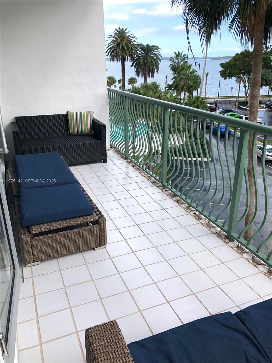 BRICKELL BAY TOWER CONDO - Residential
