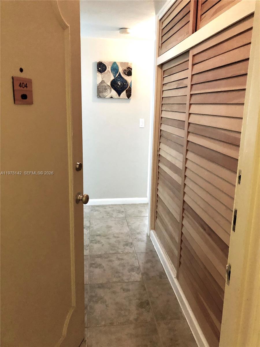 BRICKELL BAY TOWER CONDO - Residential