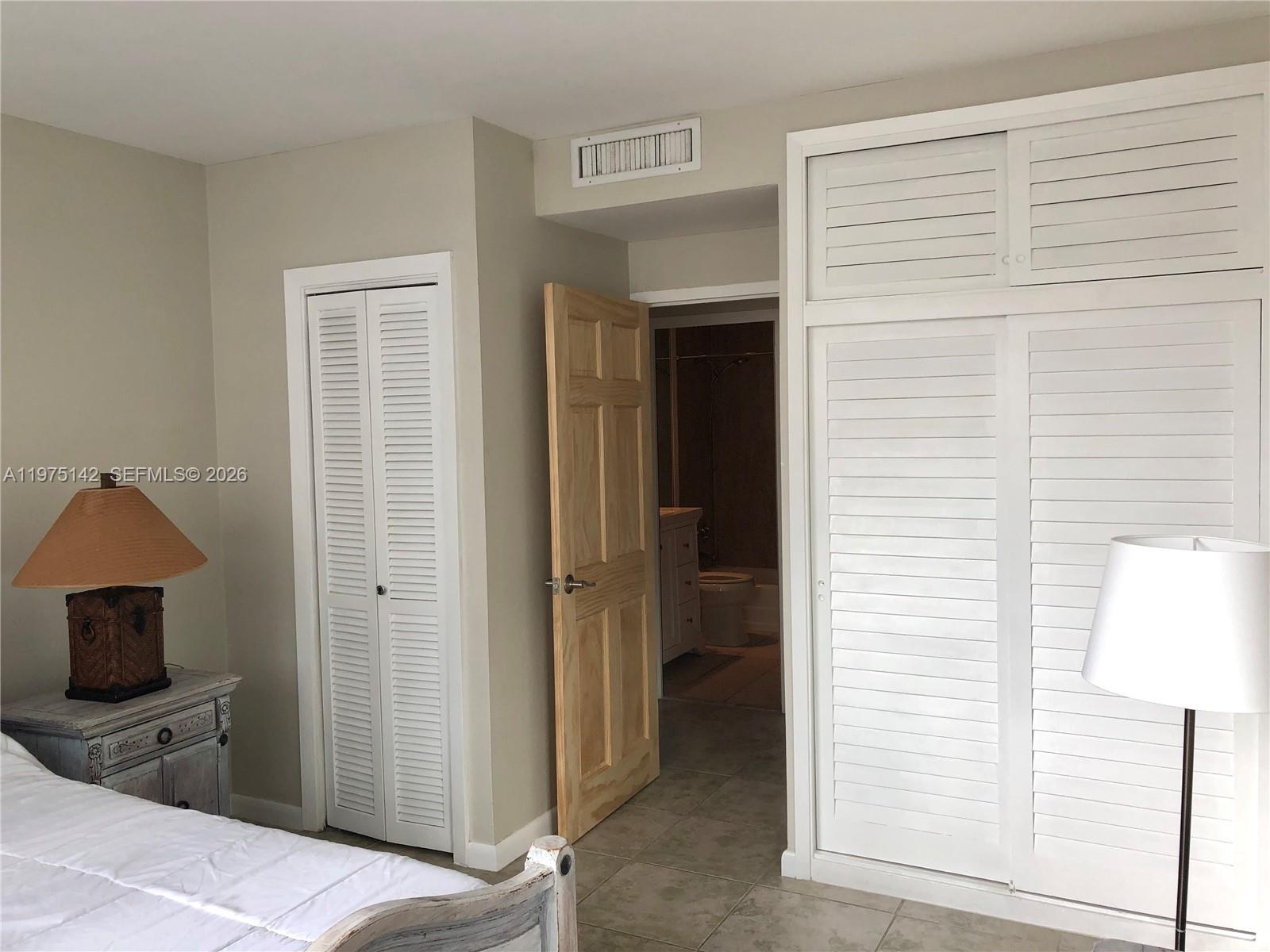 BRICKELL BAY TOWER CONDO - Residential