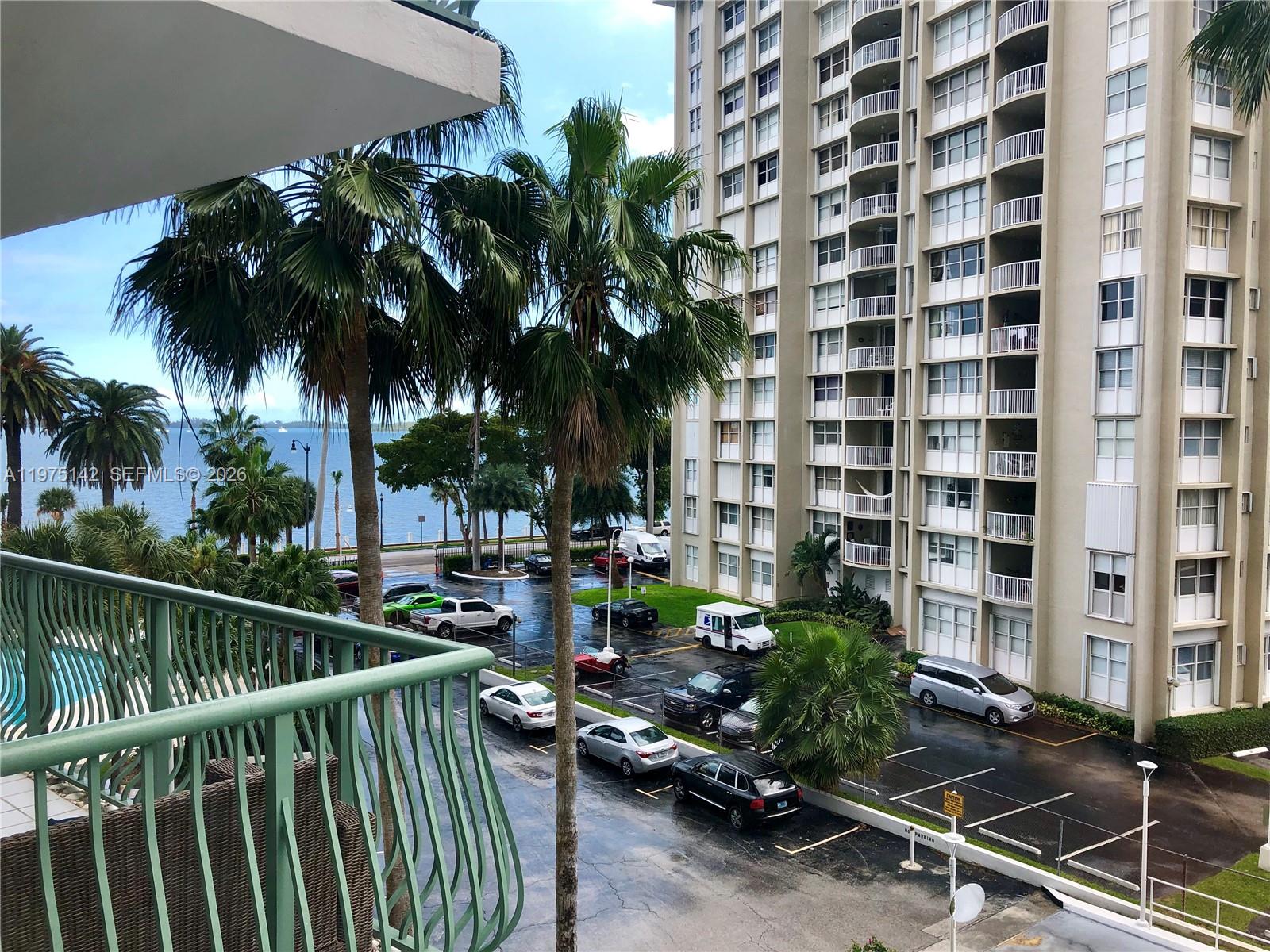 BRICKELL BAY TOWER CONDO - Residential